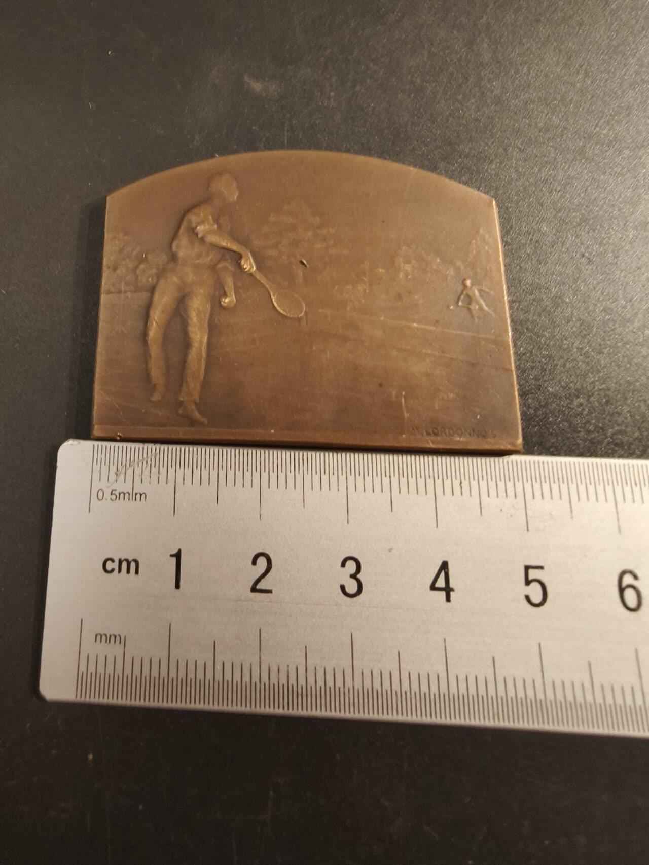 老王徽章第154期 法国巴黎回声报方形大铜章     尺寸48×34mm.   重量44.1g