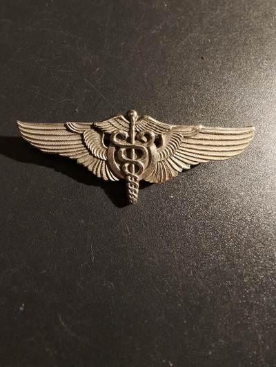 老王徽章第154期 -  美国二战陆军航空兵医务兵技能章    925银二战时期横针版    先锋厂    2英寸