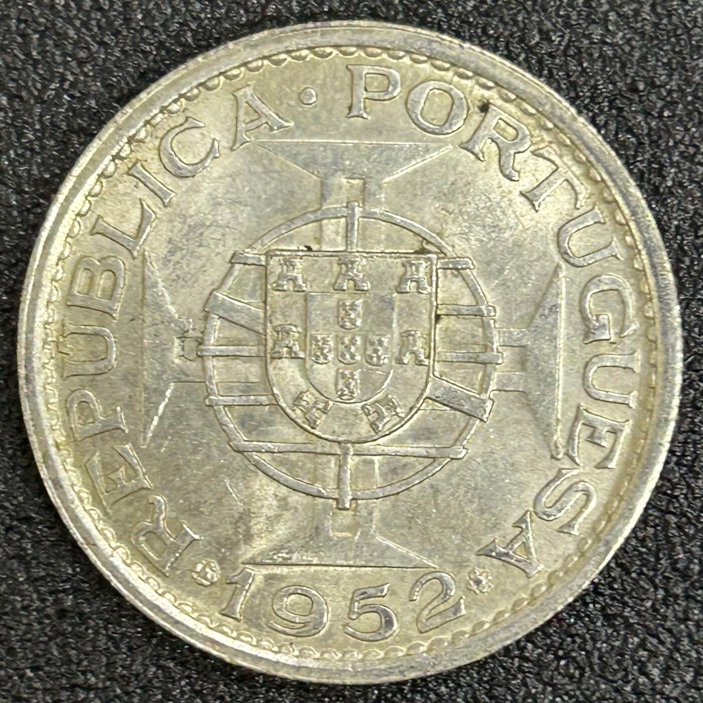 西秦中古拍卖第六十一期 澳门1952年5元银币