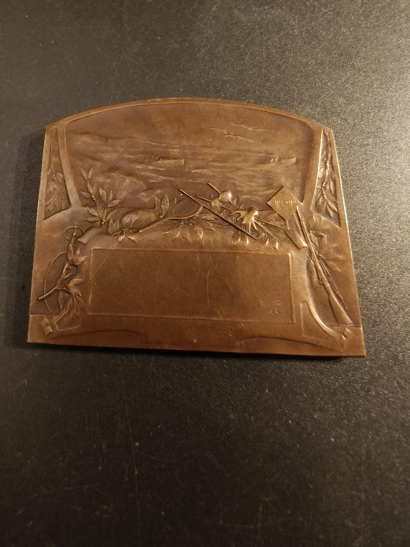 老王徽章第154期 法国方形大铜章    尺寸50×41mm.    重量60.2g
