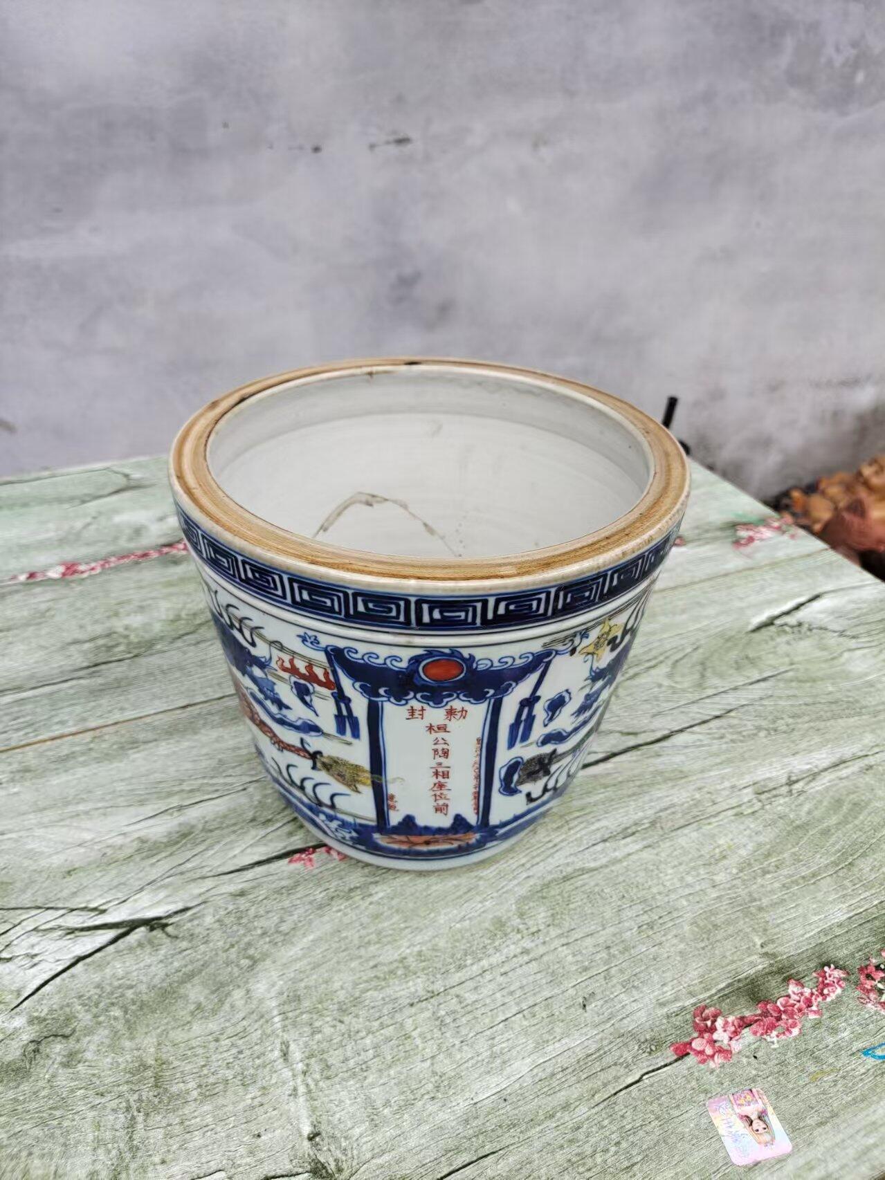 清代青花釉里红卷缸，器型好，画工好，很好的收藏标本