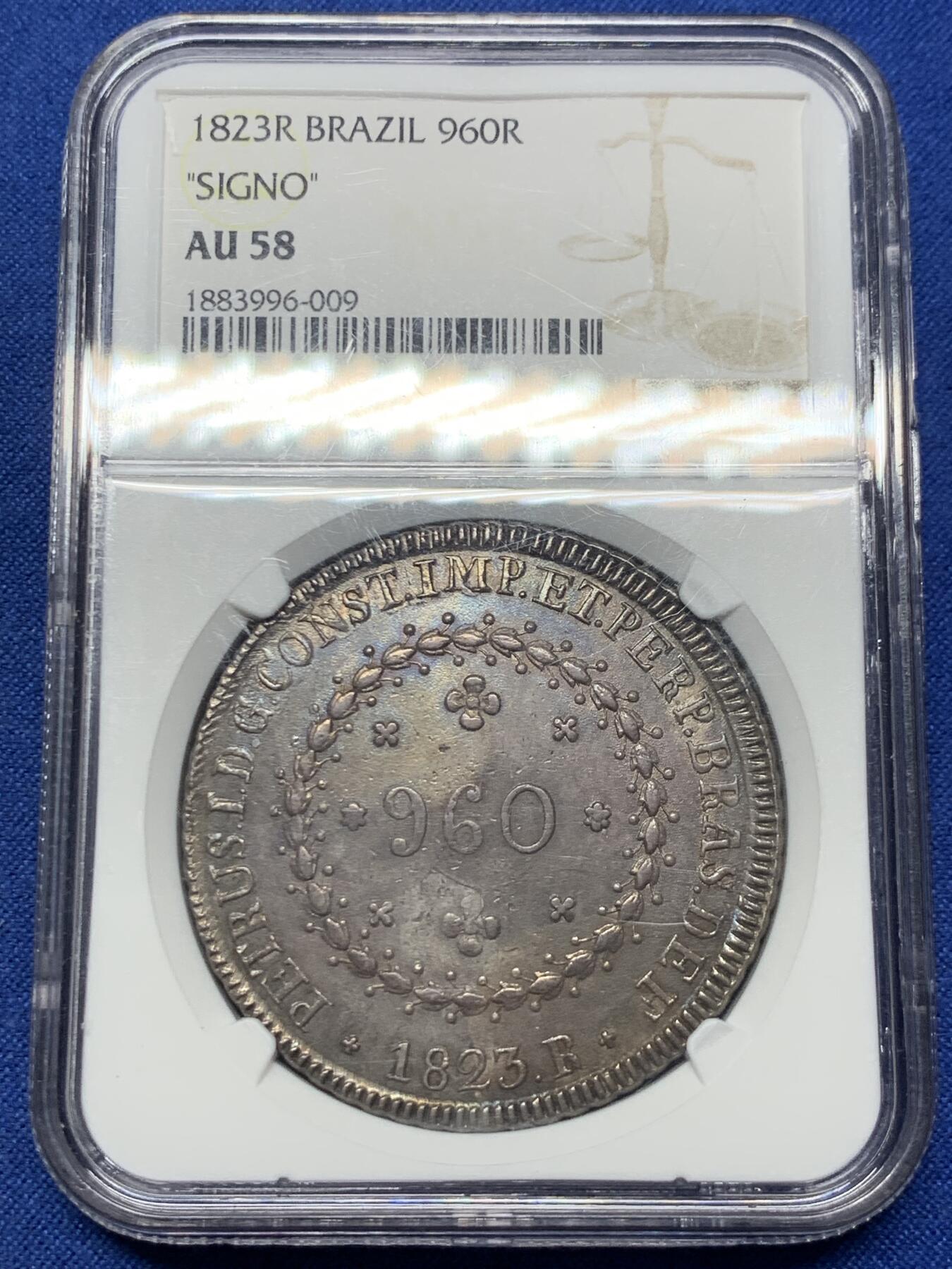 《竞宝斋》第425场 周日，周一  2场连拍 （全场包邮） NGC AU58 巴西1823皇冠地球960R银币（signo)，少见品种，底板和包浆好。