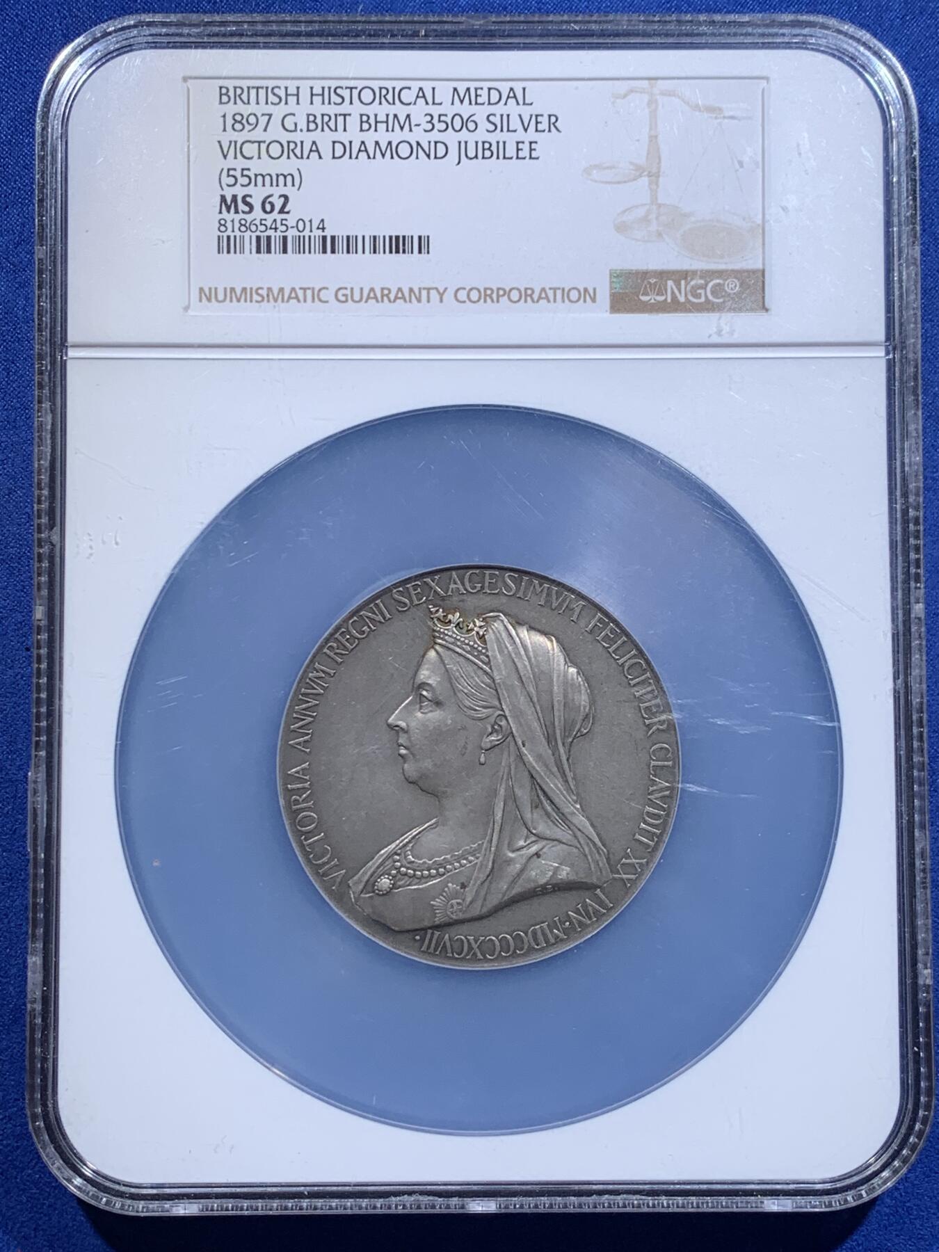 《竞宝斋》第425场 周日，周一  2场连拍 （全场包邮） NGC MS62 英国1897年维多利亚登基60周年大银章 55mm 大盒封装 非常经典的英国银章之一