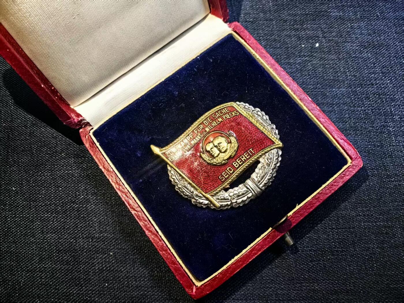 罗岚⭐爱藏⭐精品国庆假期专拍-分享拍场赚佣金 民主德国台尔曼-皮克模范勋章（T1版）带原盒  极美品国内少见