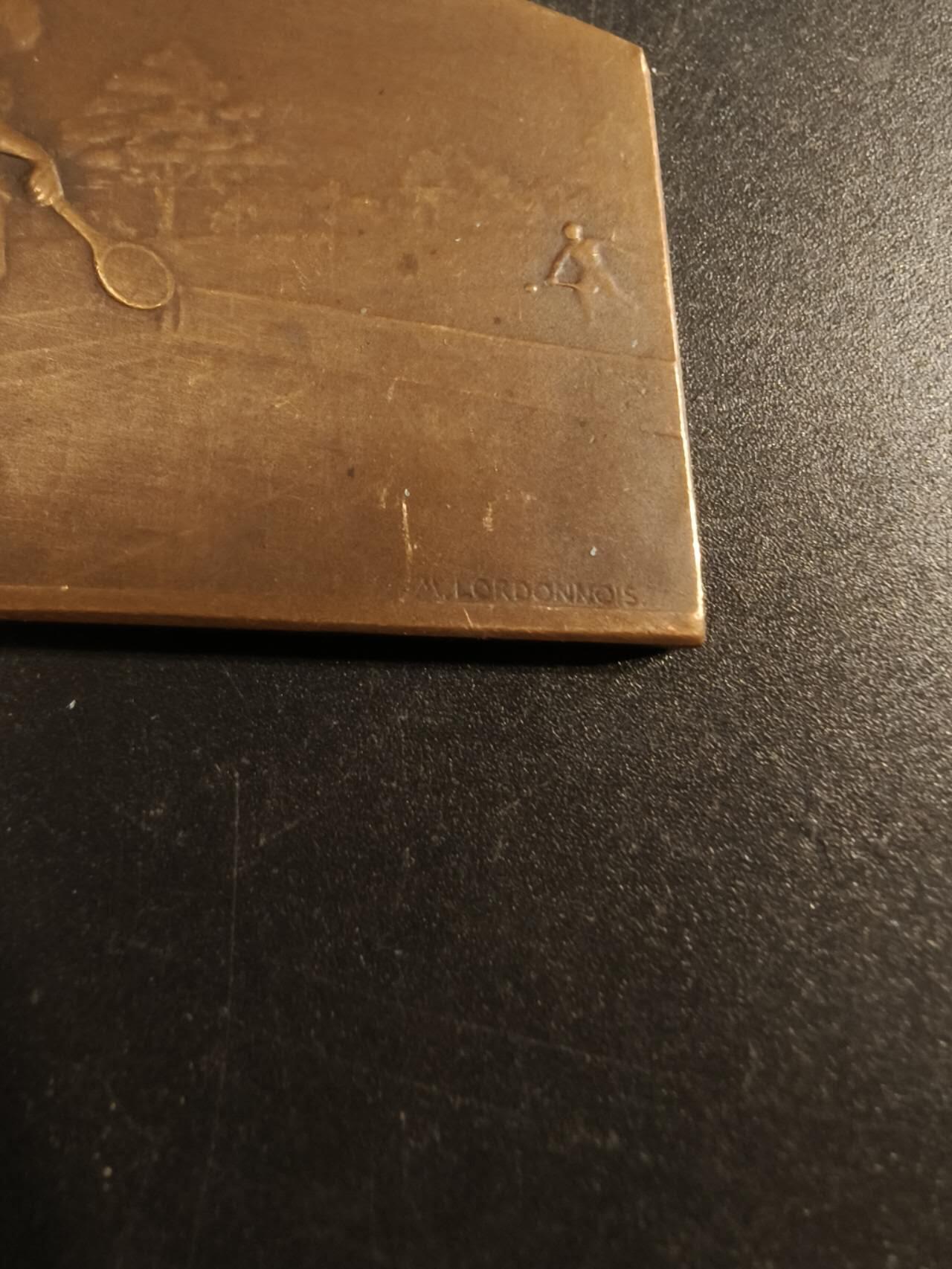 老王徽章第154期 法国巴黎回声报方形大铜章     尺寸48×34mm.   重量44.1g