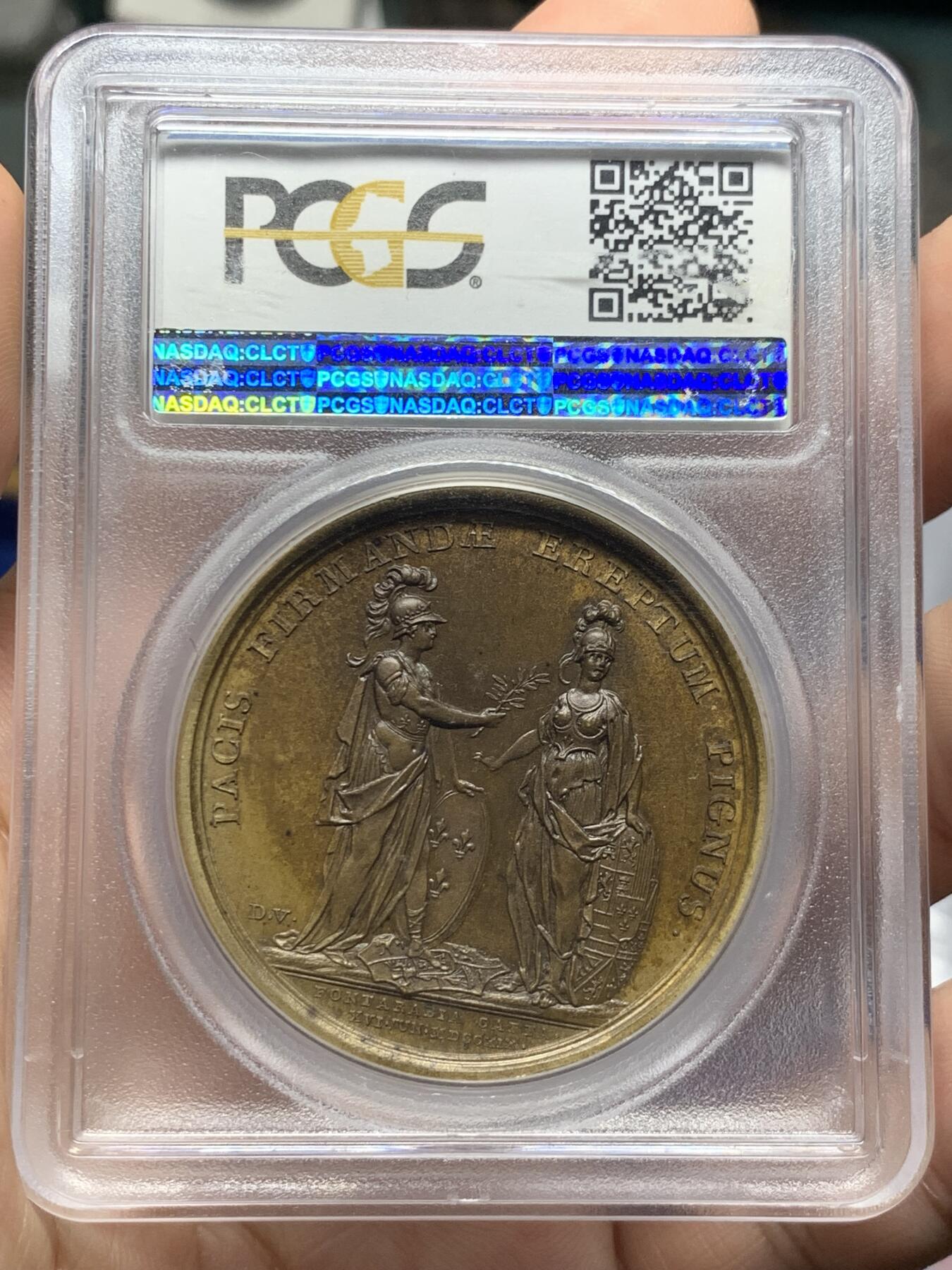 《竞宝斋》第425场 周日，周一  2场连拍 （全场包邮） PCGS MS64BN 唯一冠军分 1719年 法国 路易十五攻占富恩特拉比亚大铜章，难得原铸，无Date标。精美高浮雕，女神及国王头像细节刻画极精细，早期铜章的巅峰水准。加厚P盒，冠军品质。