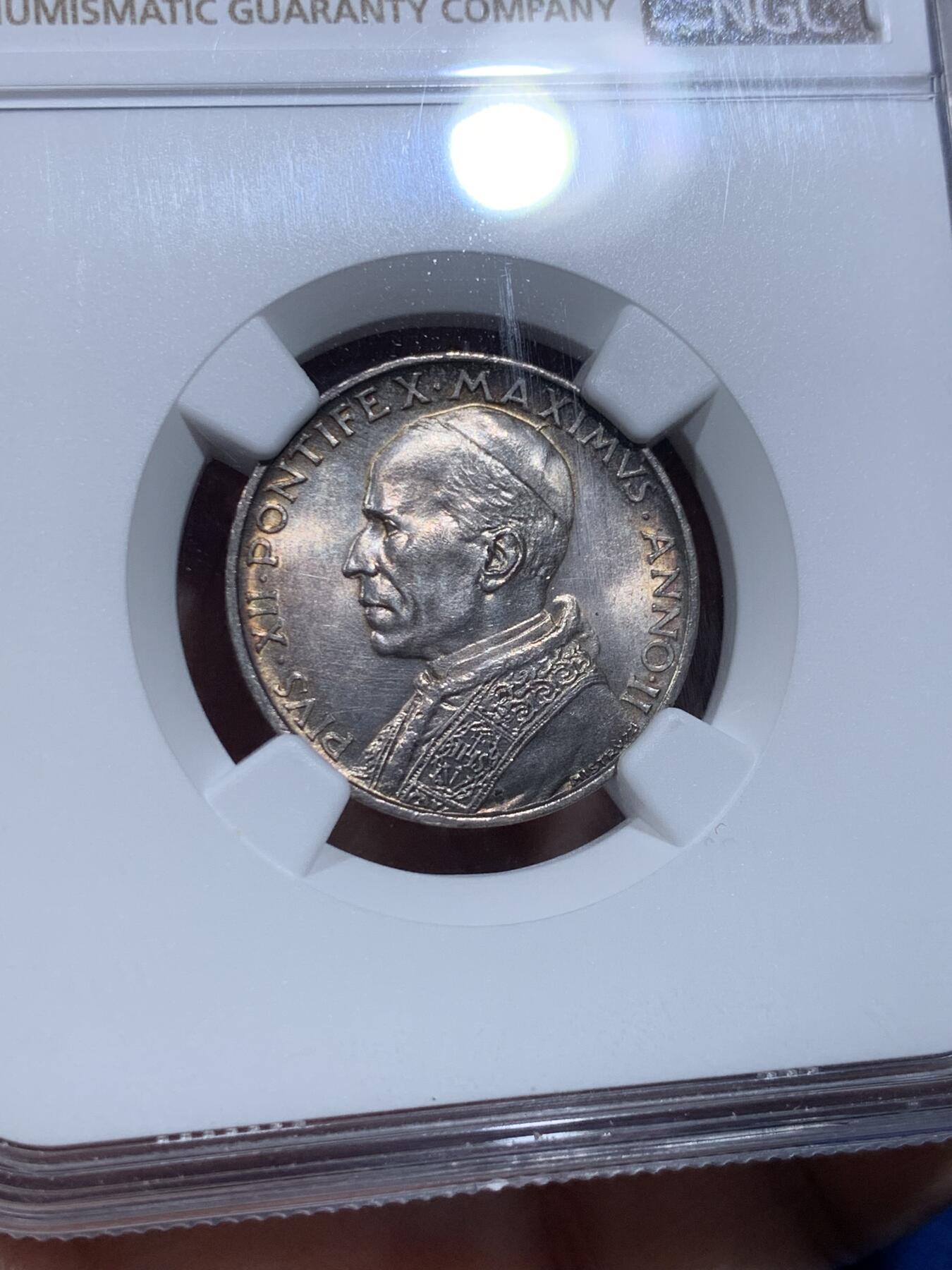 《竞宝斋》第425场 周日，周一  2场连拍 （全场包邮） NGC MS63 梵蒂冈 1940年 庇护十二世教皇像 5里拉 银币