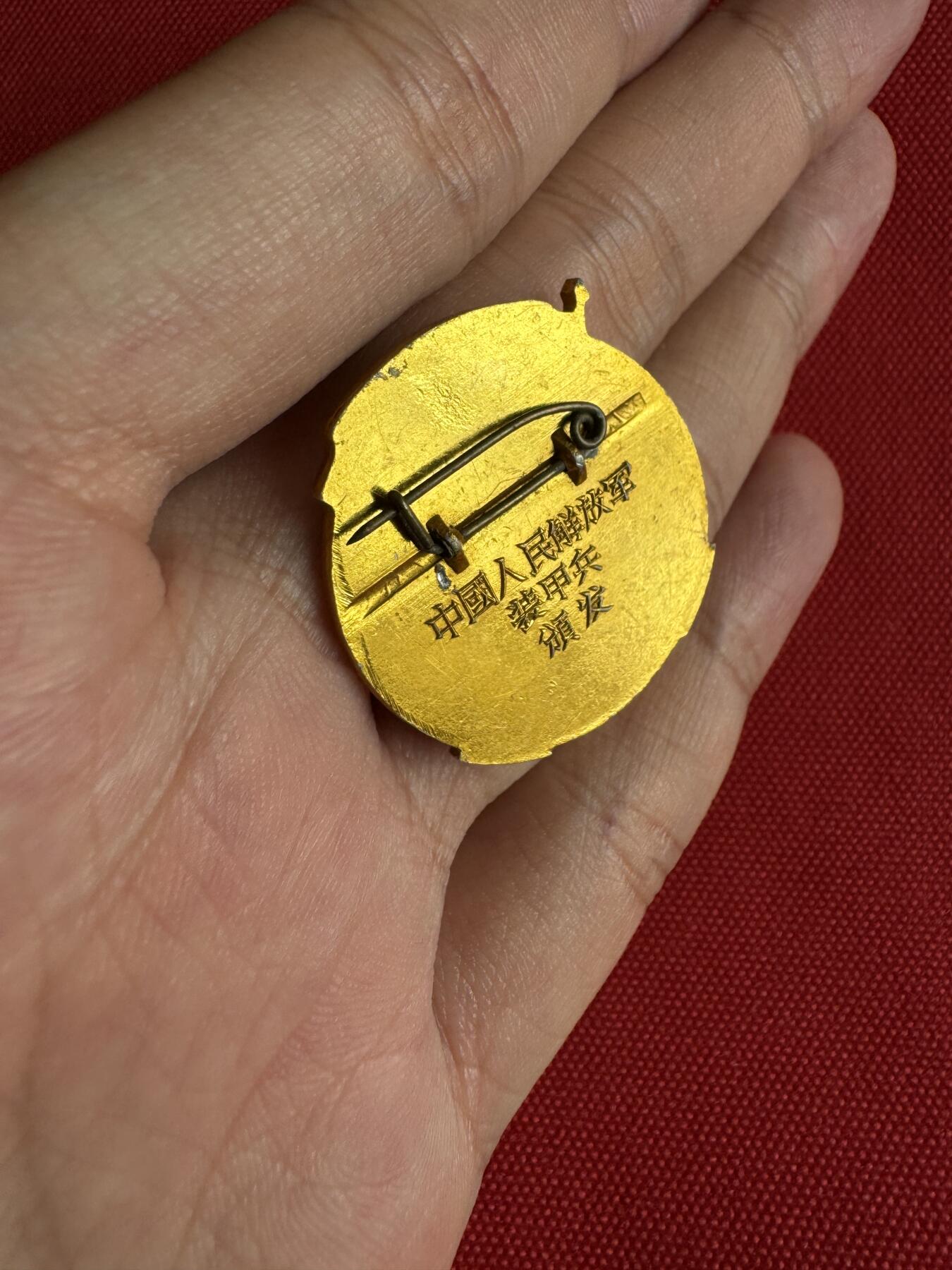 五哥徽章群   7号周二晚上八点4群联拍 铝章