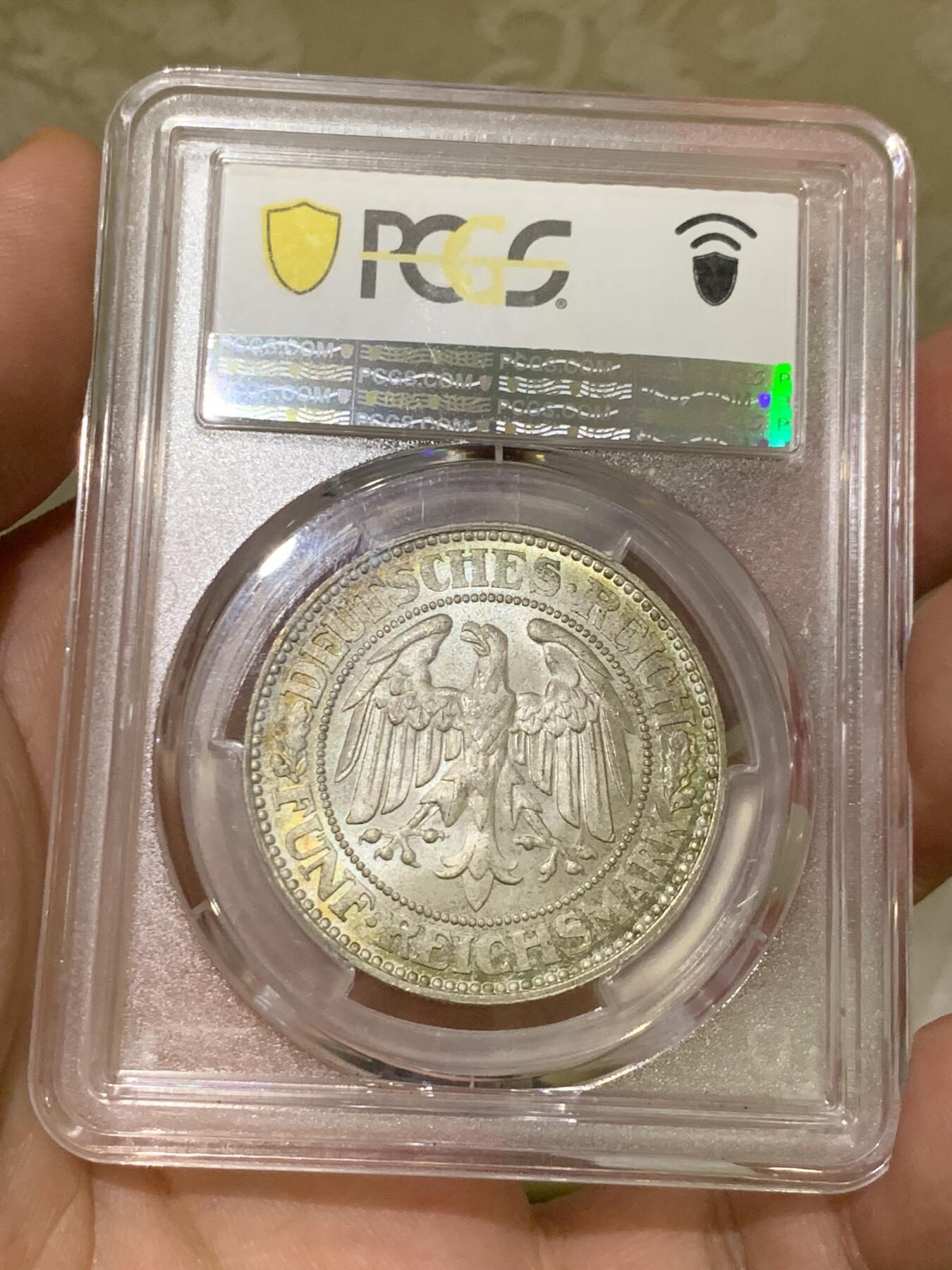 《竞宝斋》第426场 周日，周一  2场连拍 （全场包邮） PCGS MS66 德国魏玛1927A橡树5马克，转光强烈，包浆相当的精美好看 ，在魏玛里面有如此包浆实属不容易，顶级状态。