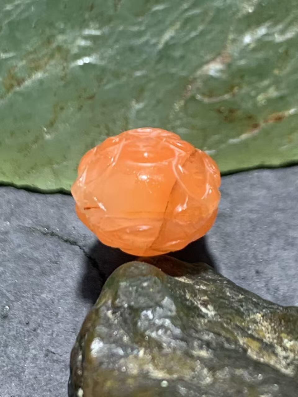 精美川料樱桃红南红玛瑙雕刻莲花一体佛头三通一个