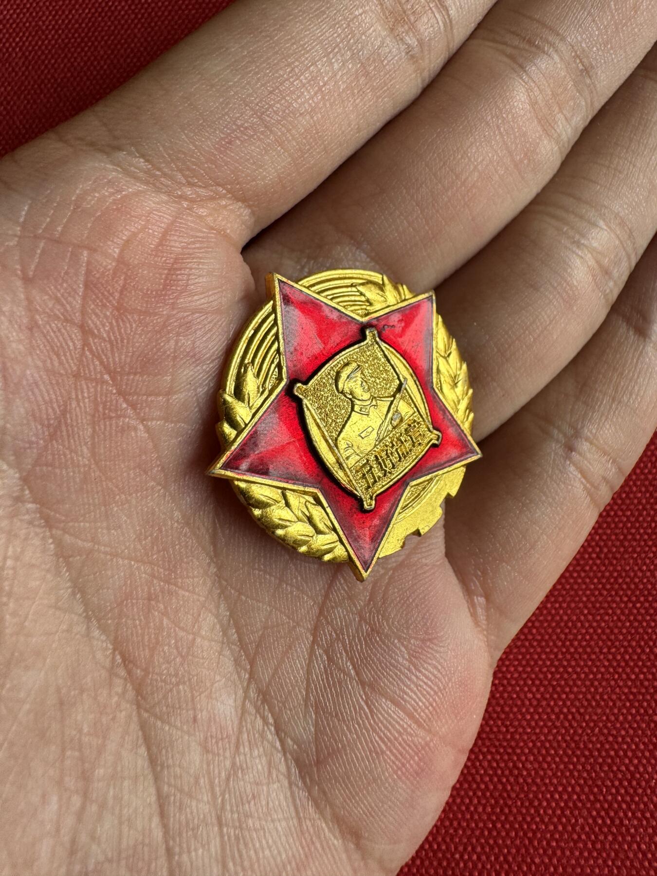 五哥徽章群   7号周二晚上八点4群联拍 铝章