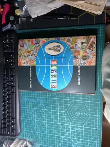 2025年第一百零四场(总第一百三十场）外国好品散币及老藏家邮票场(免佣金) 强烈推荐–世界集邮册一本(老藏家世界集邮册，共计223页按国家分类，内含大量各国老邮票，保存非常完好)