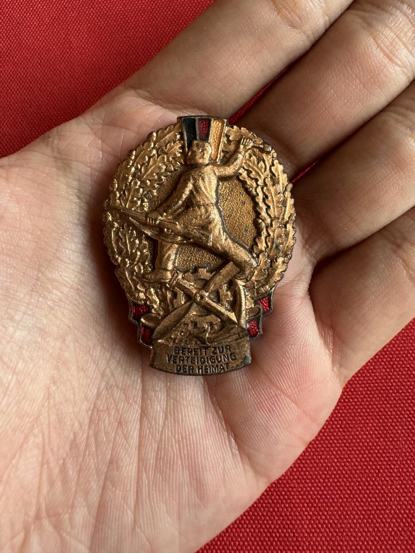 五哥徽章群   7号周二晚上八点4群联拍 东德