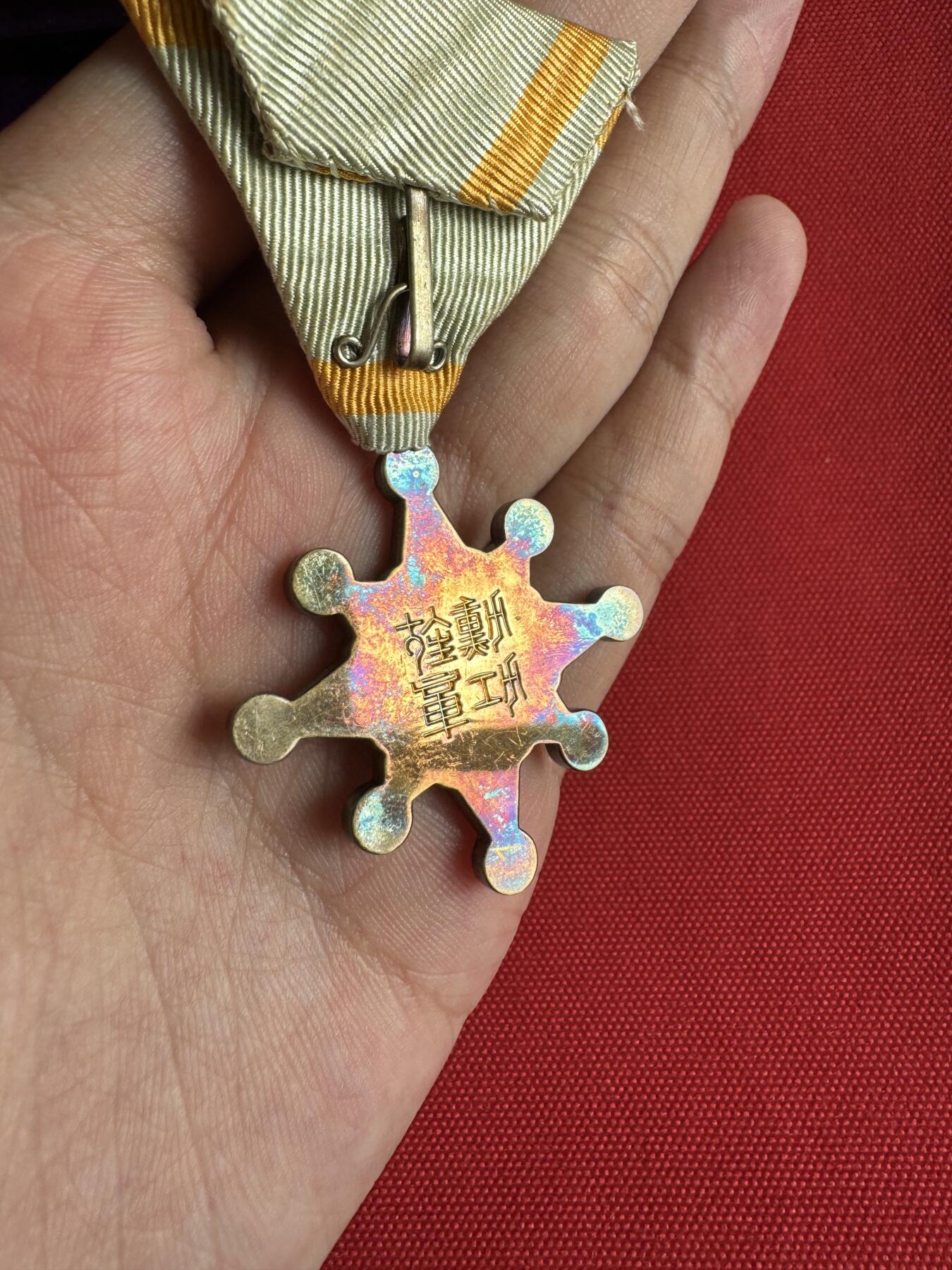五哥徽章群   7号周二晚上八点4群联拍