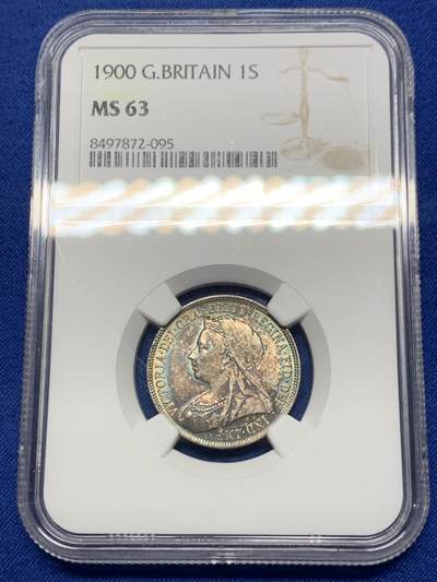 《竞宝斋》第426场 周日，周一  2场连拍 （全场包邮） - NGC MS63 英国 1900年 维多利亚女王时期 批纱版 1先令银币 蓝紫包浆十分漂亮 不可多得的英系佳品