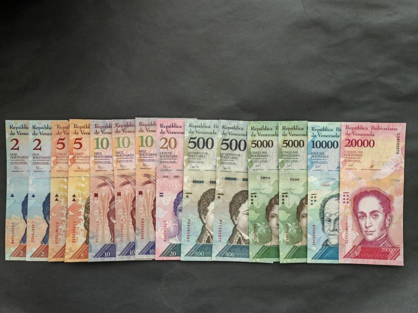 外国纸币专场251011第五十七场 委内瑞拉🇻🇪2007版14张。不同年份与签名，全新品相UNC。
