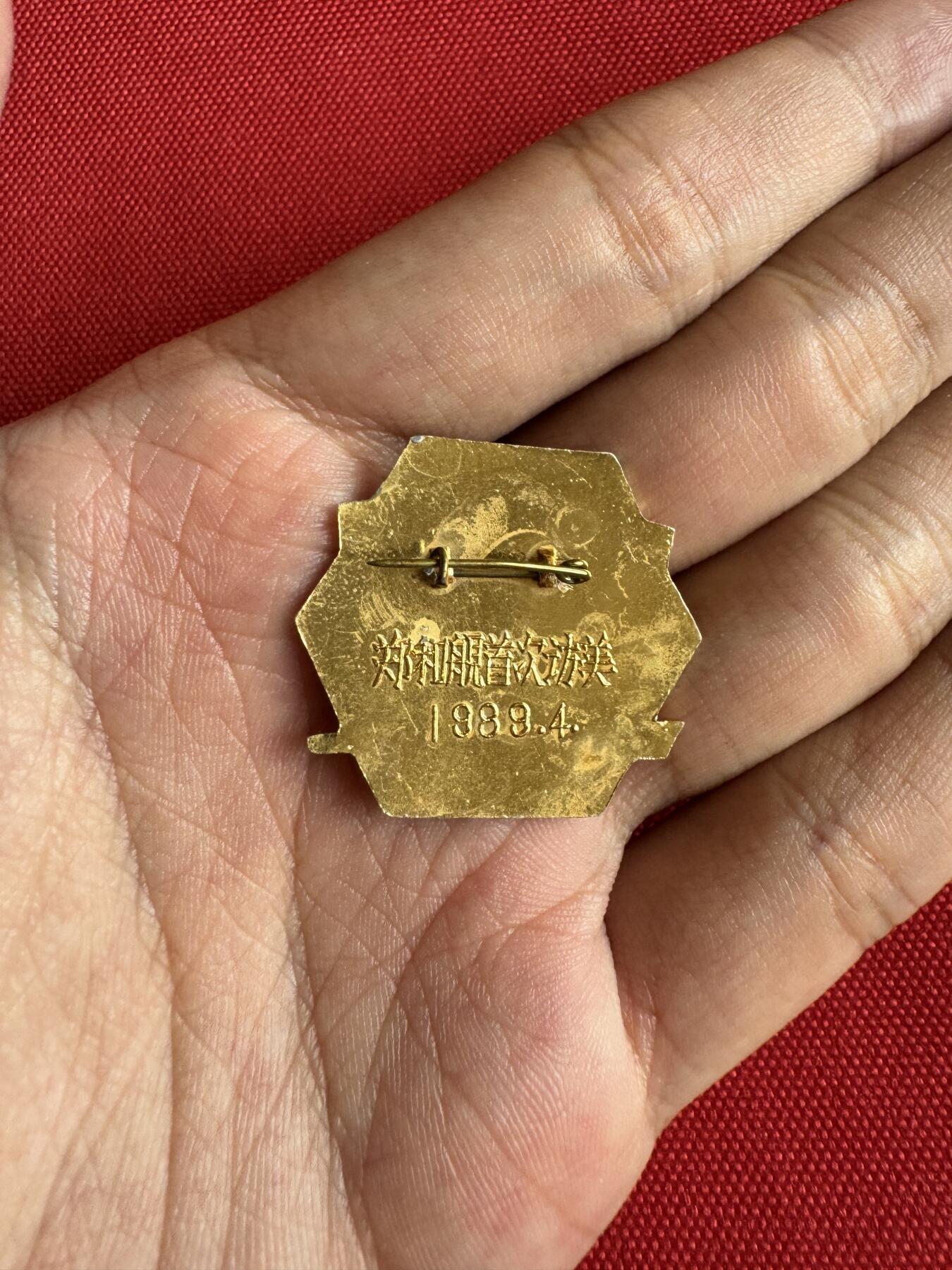 五哥徽章群   7号周二晚上八点4群联拍 铝章