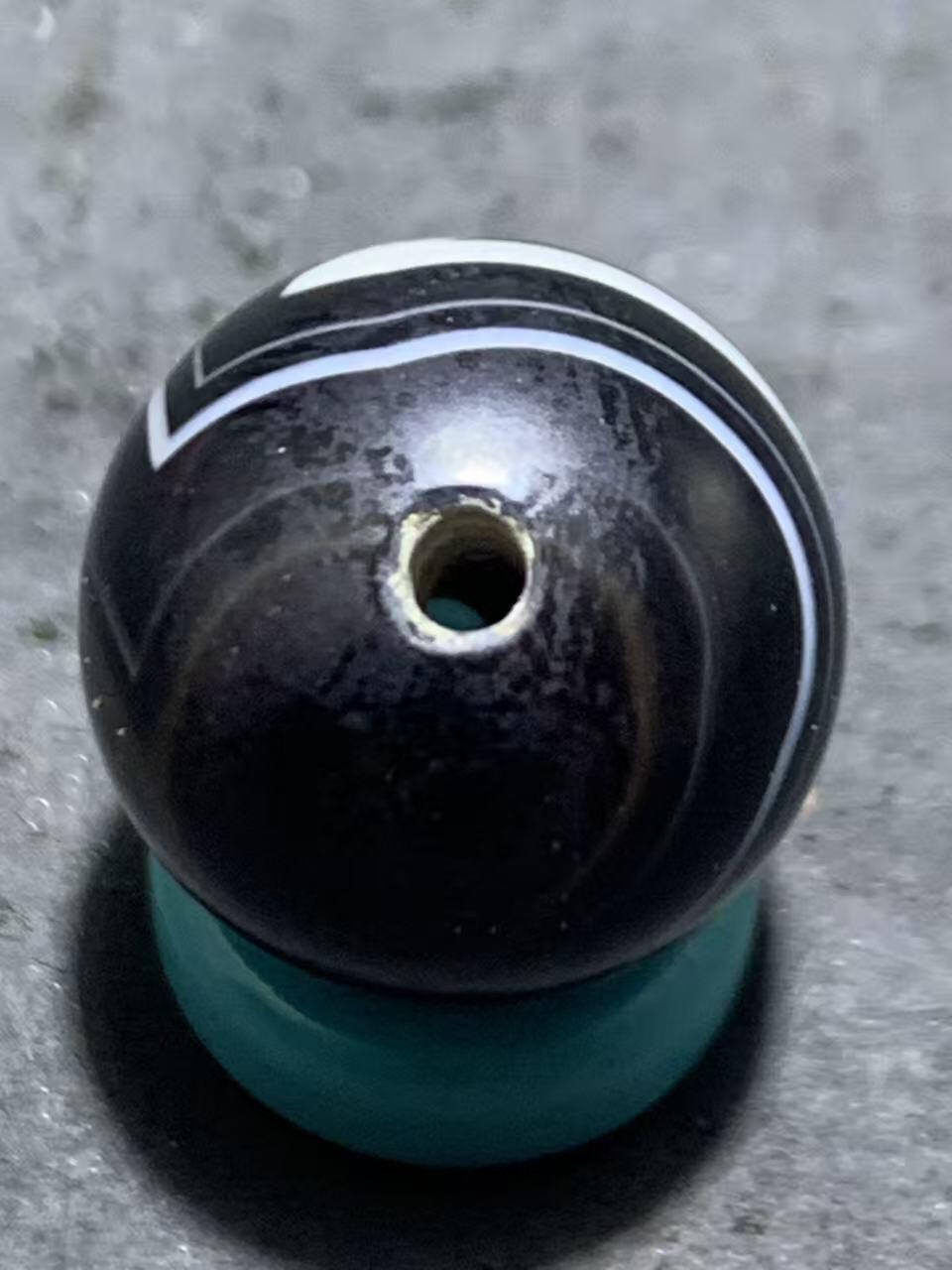 亚光药师玛瑙天眼随形圆珠一颗！