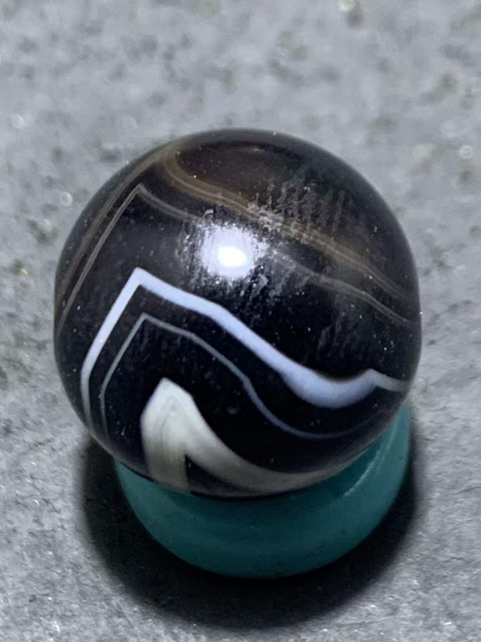 亚光药师玛瑙天眼随形圆珠一颗！
