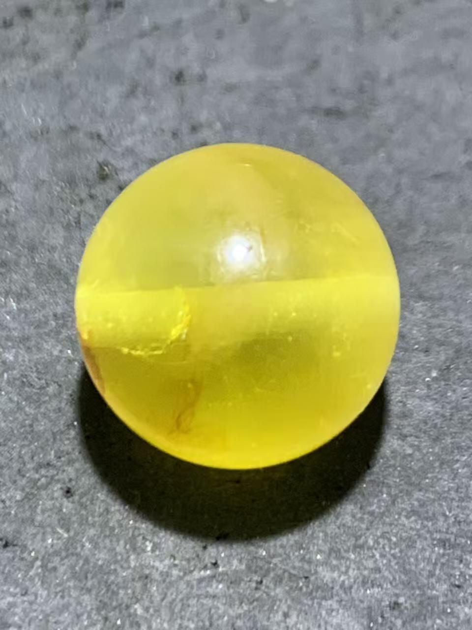 天然俄料原矿蜜蜡通货圆珠一颗，，，