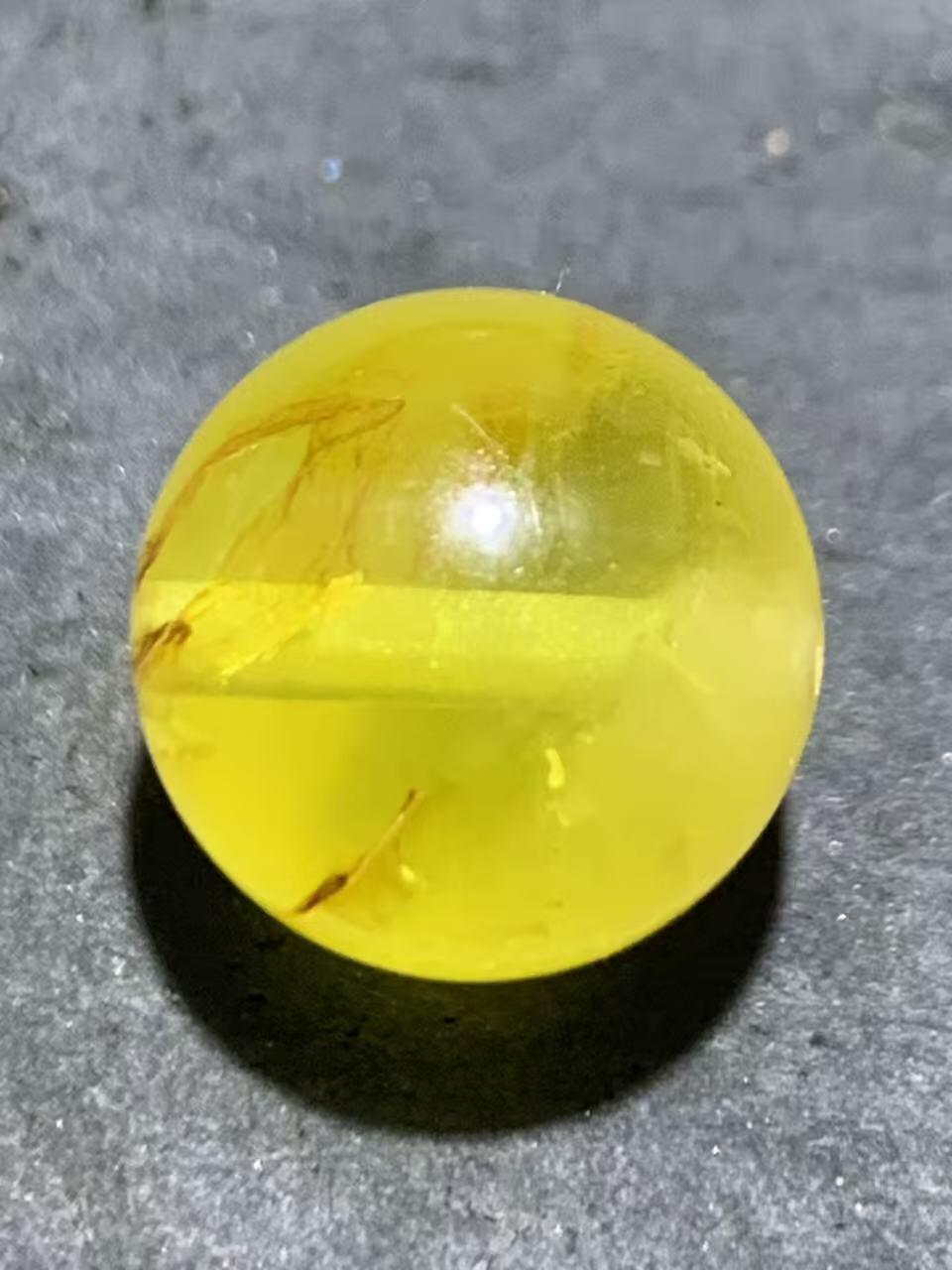 天然俄料原矿蜜蜡通货圆珠一颗，，，