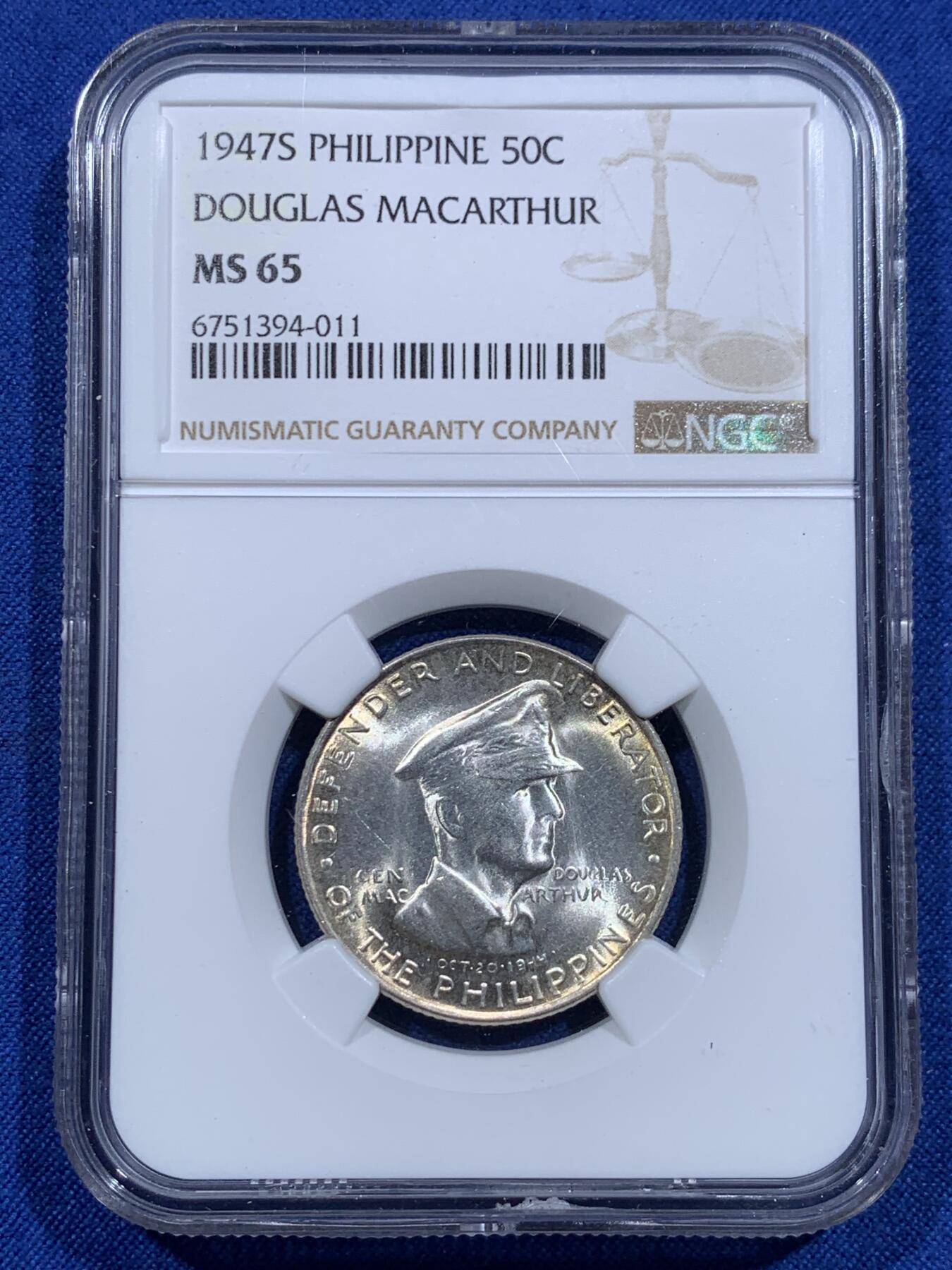 《竞宝斋》第426场 周日，周一  2场连拍 （全场包邮） 两枚一组 NGC MS65 菲律宾1947年50分/1比索银币 著名五星上将麦克阿瑟 65分高分 收藏合适！