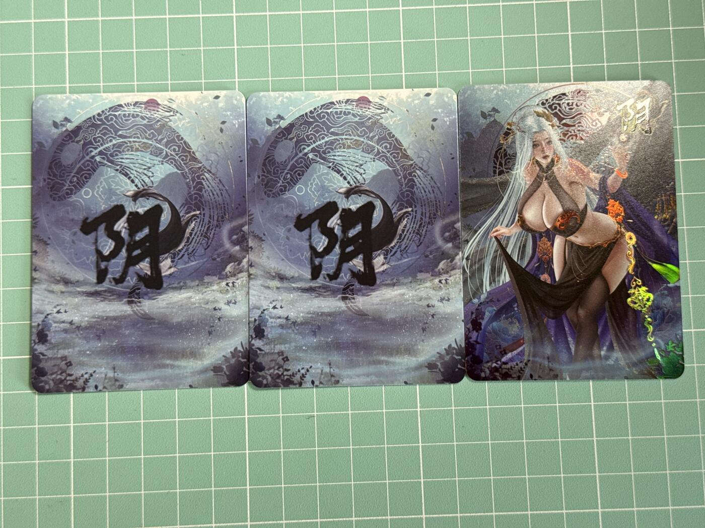 卡牌发烧友第十八期，祝各位中秋节快乐，本期参与拍卖的，随单带裸卡，进群享包邮（持续收拍品，每周六晚23:50截拍，焱卡文化，卡牌专场） 绘天阁 阴阳系列 阴 彩闪 三渐变