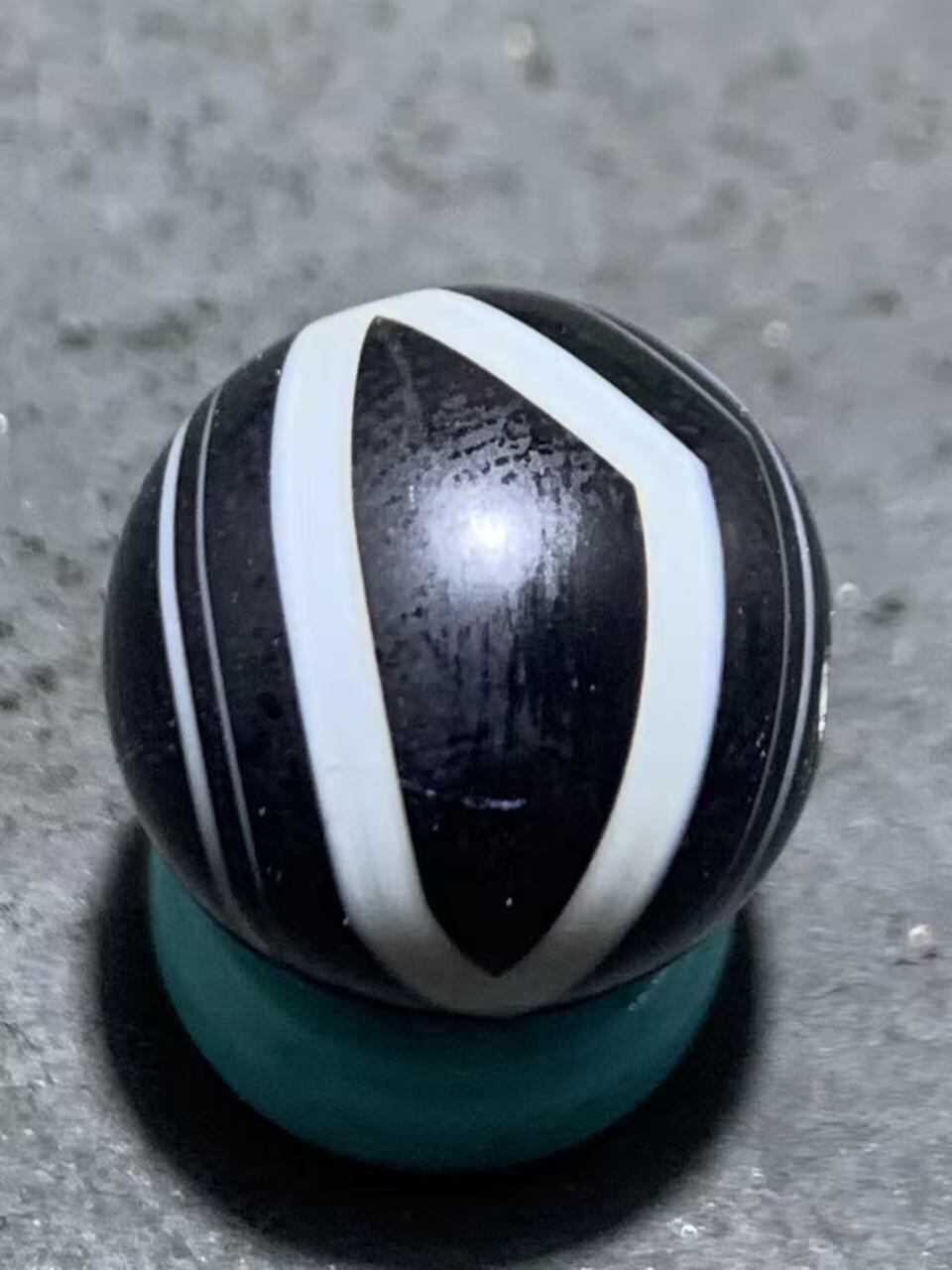 亚光药师玛瑙天眼随形圆珠一颗！