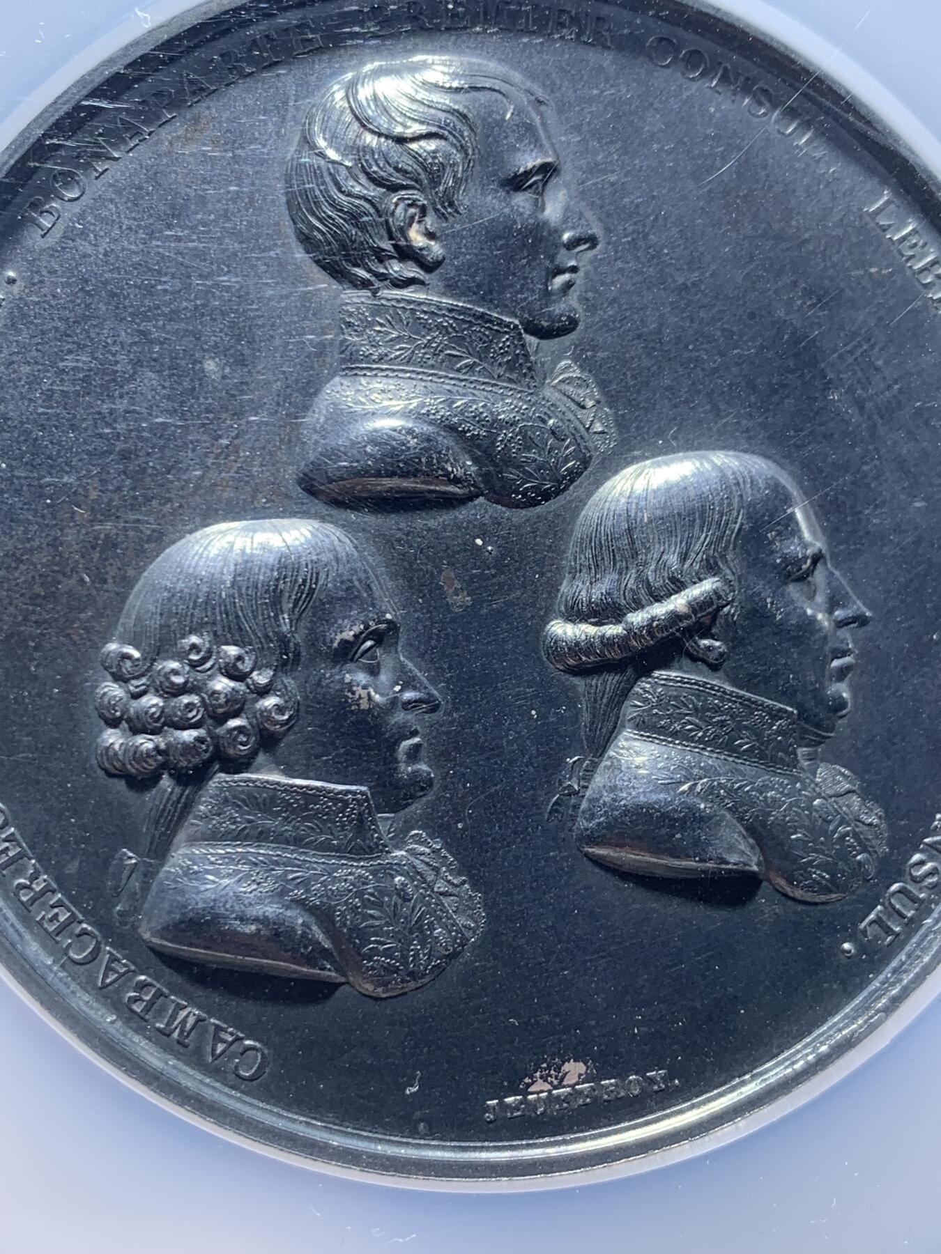 《竞宝斋》第426场 周日，周一  2场连拍 （全场包邮） NGC UNC 法国1802年拿破仑“共和国执政官”银章，68mm，拿皇银章少见。加大加厚盒。22年裸章成交价超过6000了