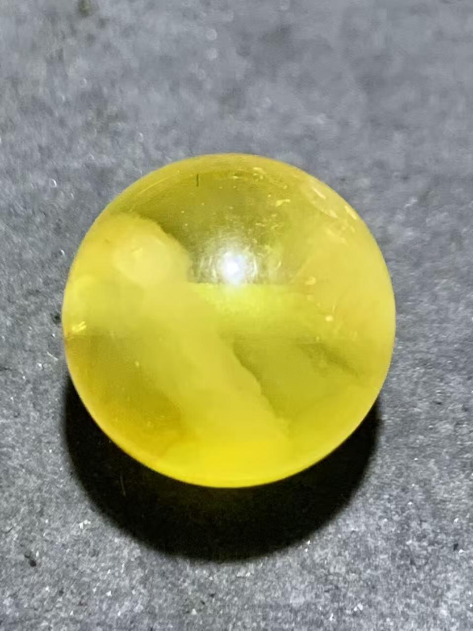 天然俄料原矿蜜蜡通货圆珠一颗，，，