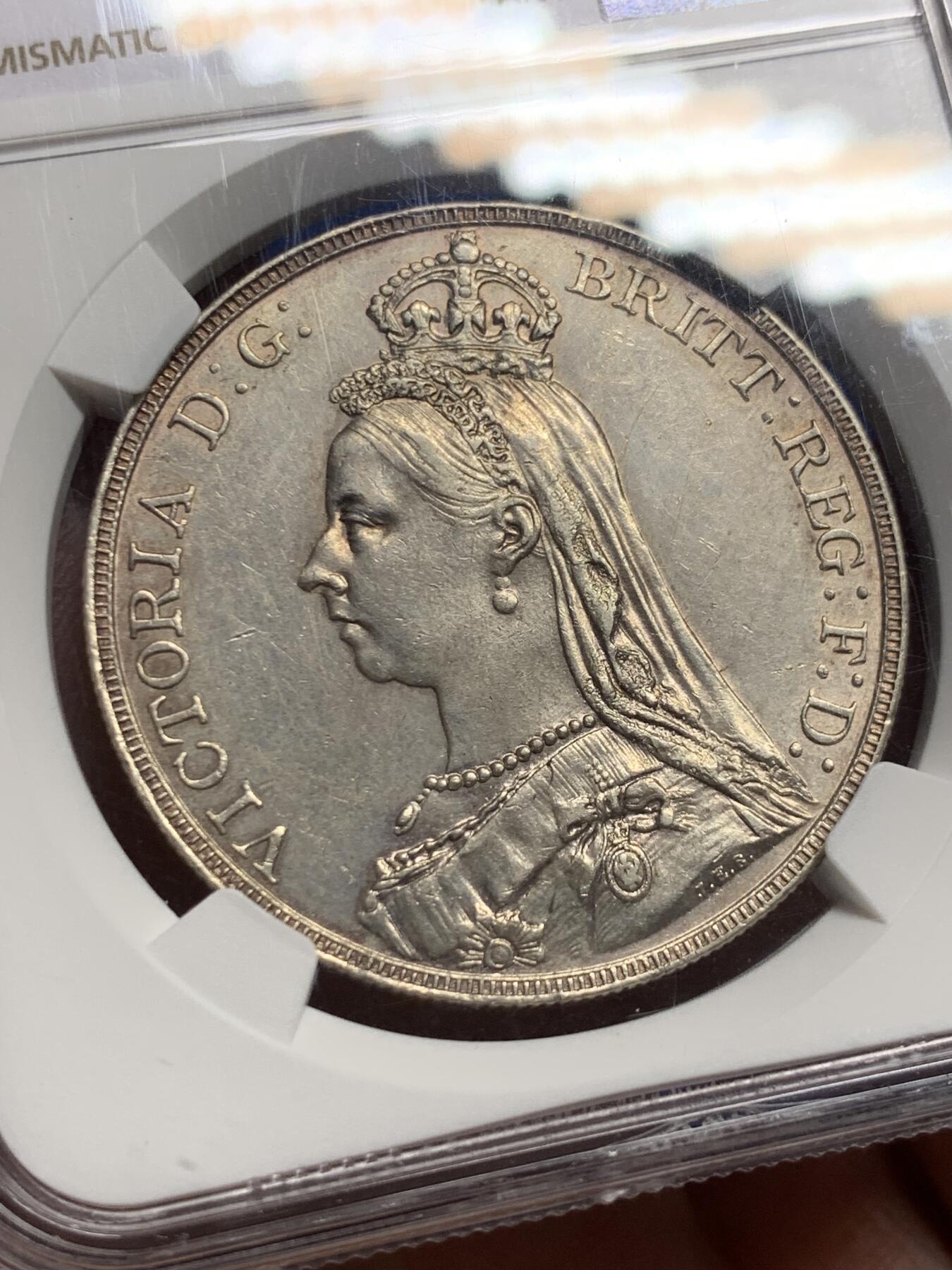 《竞宝斋》第426场 周日，周一  2场连拍 （全场包邮） NGC UNC 英国1887年维多利亚高冠马剑大银币 状态不错 细节见图