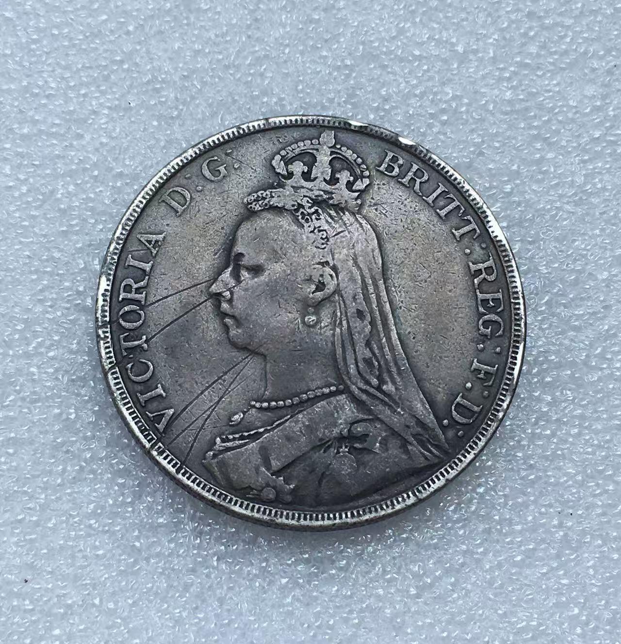 世界钱币专场拍卖 1890年英国维多利亚女王高冠马剑1克朗流通银币