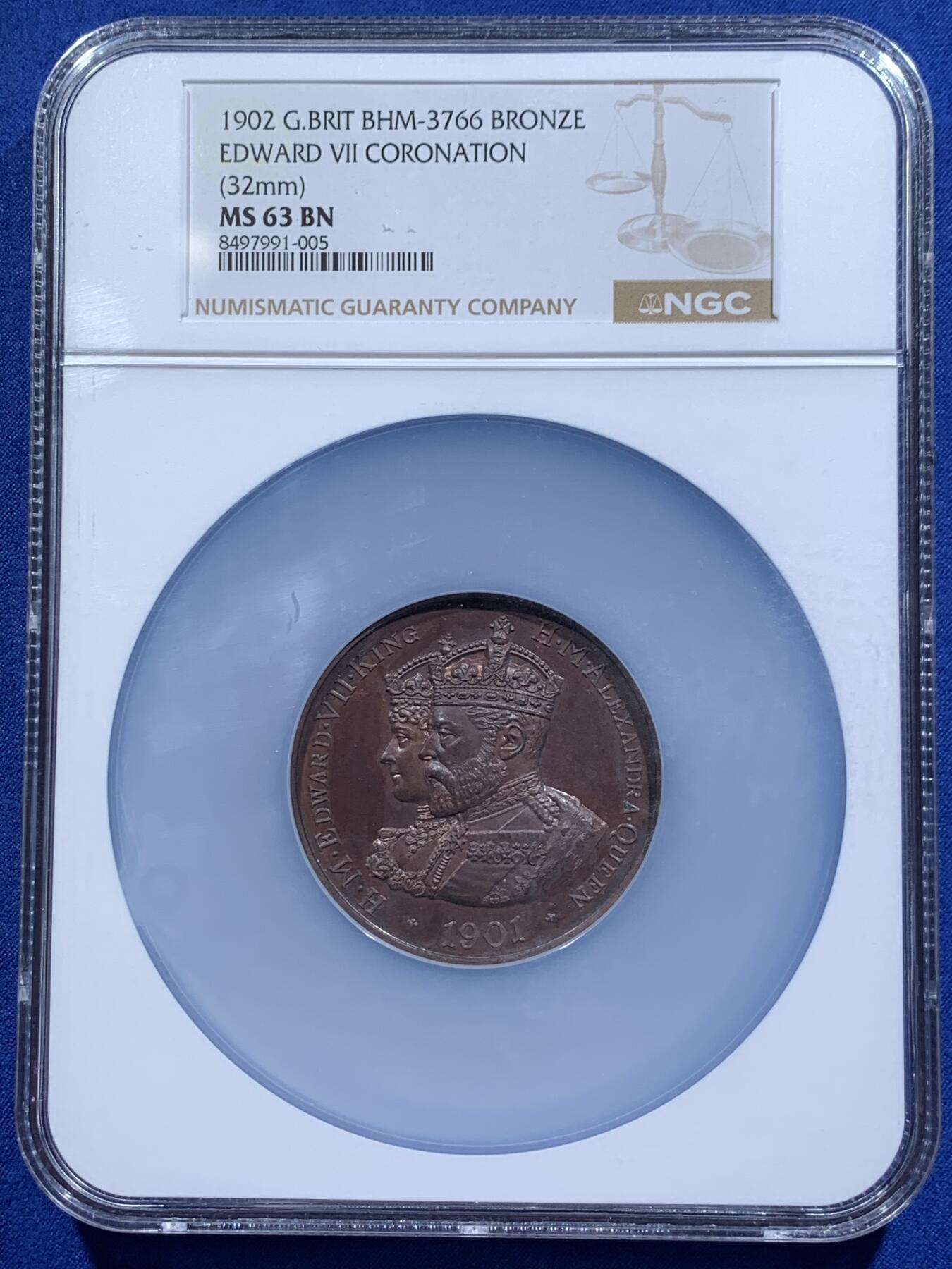 《竞宝斋》第426场 周日，周一  2场连拍 （全场包邮） NGC MS63BN 英国1902年爱德华七世加冕大铜章，少见品种，十分漂亮。标签直径错误，约为50mm，双面高浮雕，加大加厚盒。