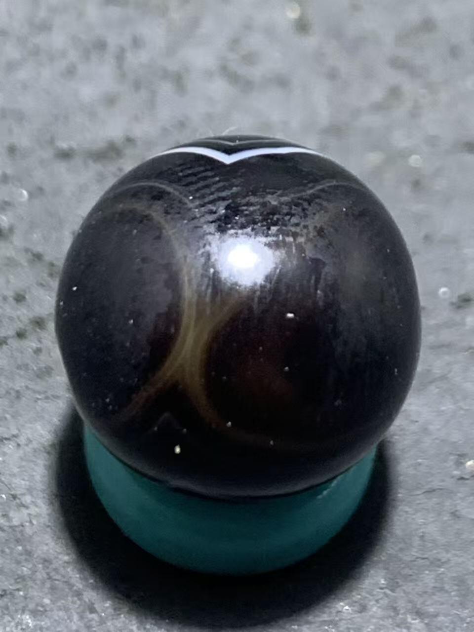 亚光药师玛瑙天眼随形圆珠一颗！