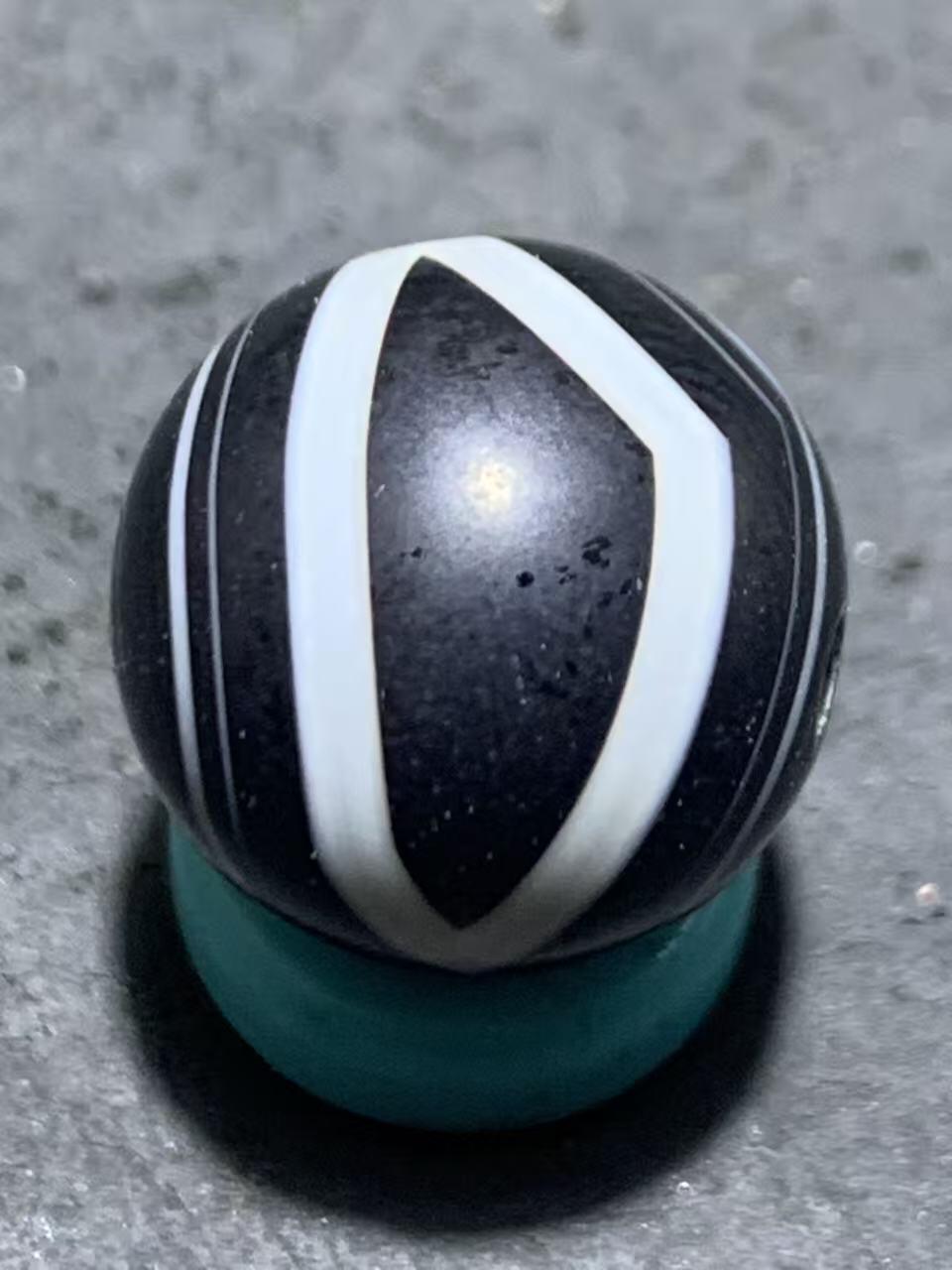 亚光药师玛瑙天眼随形圆珠一颗！