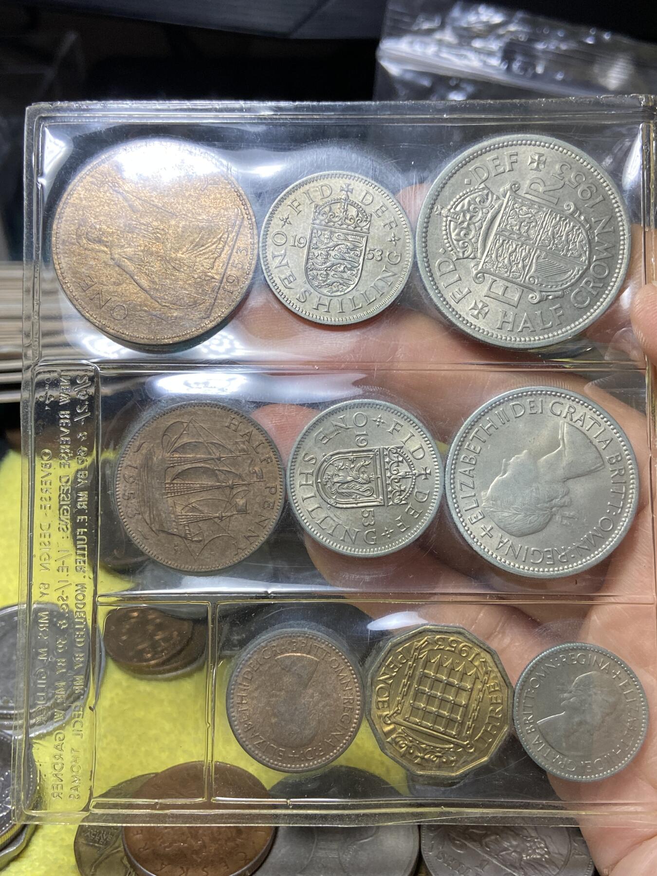 2025年第一百零五场(总第一百三十一场）外国好品散币(免佣金) 原装塑封未流通–英国🇬🇧1953单年份套币9枚:(伊丽莎白二世加冕年，青年桂冠第一版)