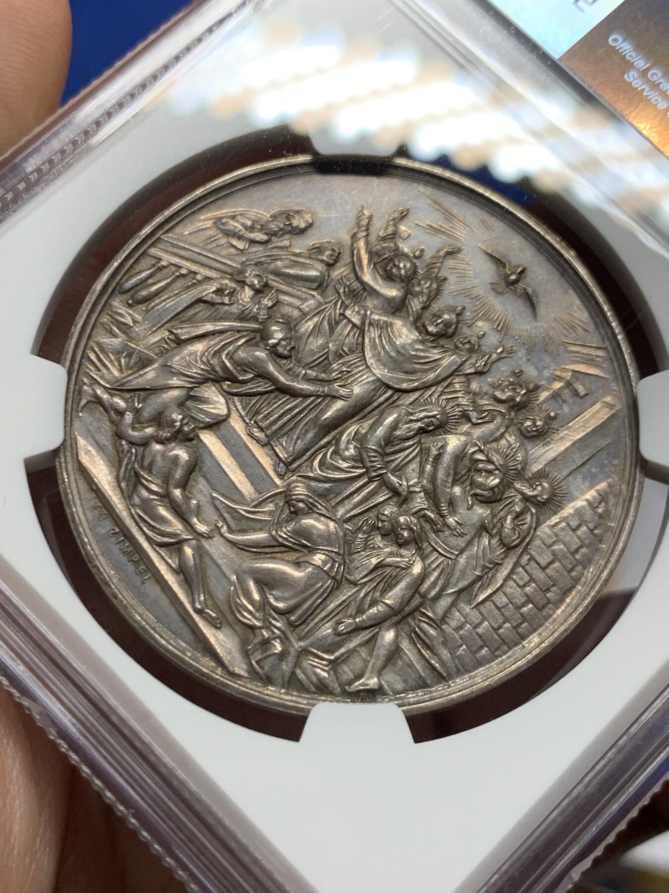《竞宝斋》第426场 周日，周一  2场连拍 （全场包邮） NGC MS63 高分 奥地利宗教洗礼银章，细节满满。双面人物刻画生动。少见品种，该章由德国19世纪著名奖章雕刻家、铸币师  “J. KÜNZLER” 雕刻。双面细节丰富。