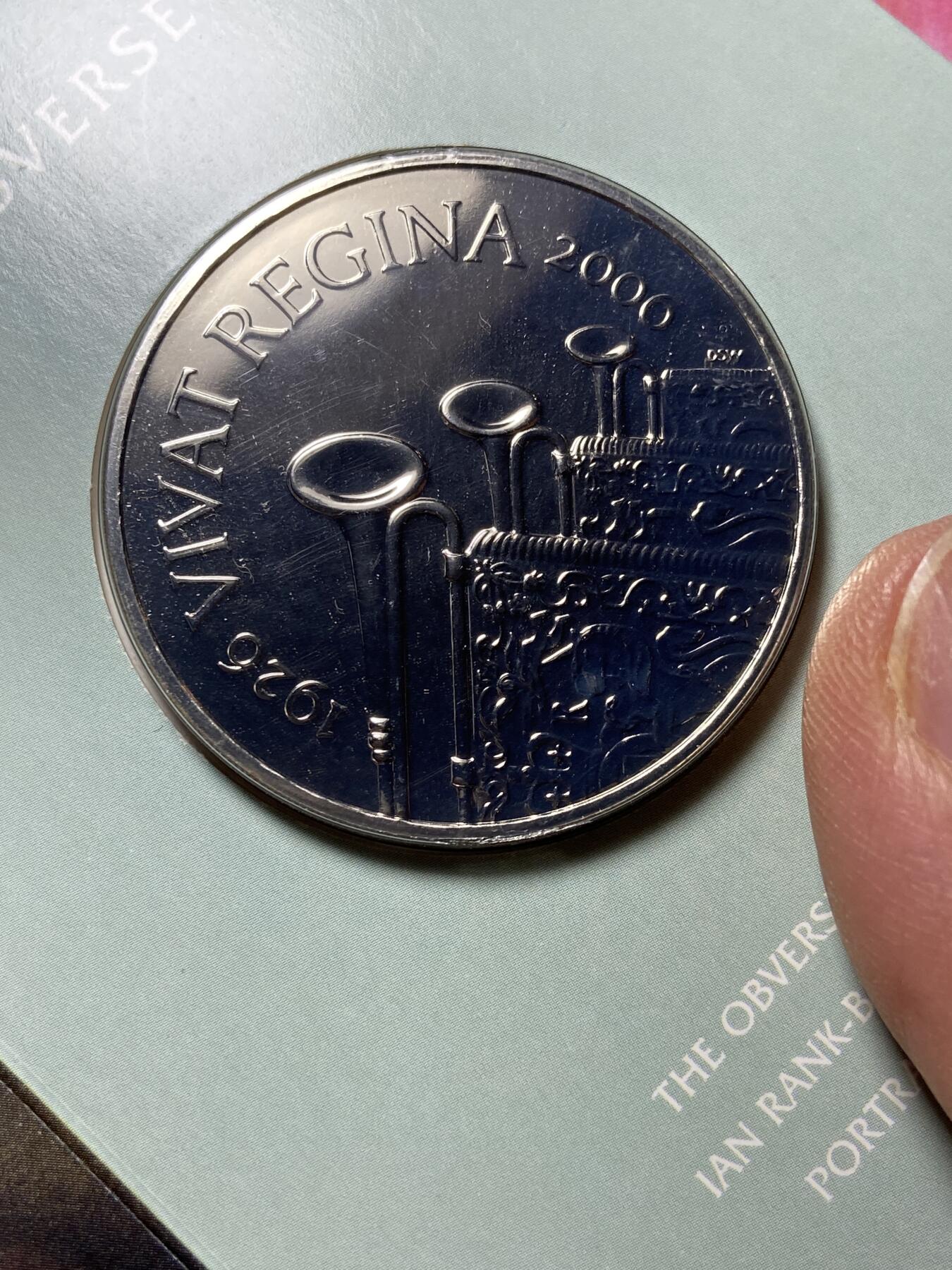2025年第一百零五场(总第一百三十一场）外国好品散币(免佣金) 英国🇬🇧2006单年份5英镑(伊丽莎白二世女王80岁寿辰纪念币，记录了伊丽莎白二世1926年至2006年的人生轨迹)