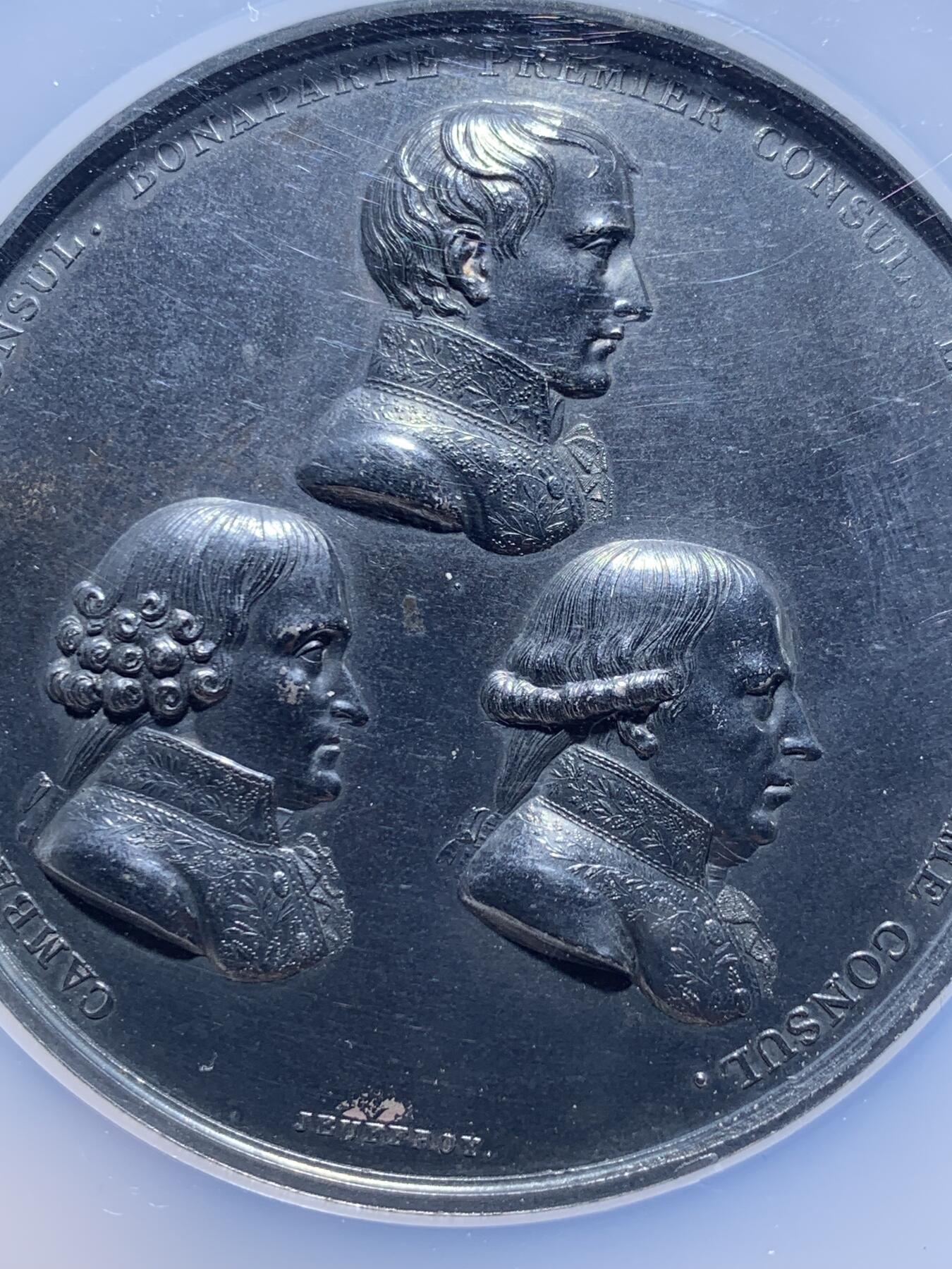 《竞宝斋》第426场 周日，周一  2场连拍 （全场包邮） NGC UNC 法国1802年拿破仑“共和国执政官”银章，68mm，拿皇银章少见。加大加厚盒。22年裸章成交价超过6000了