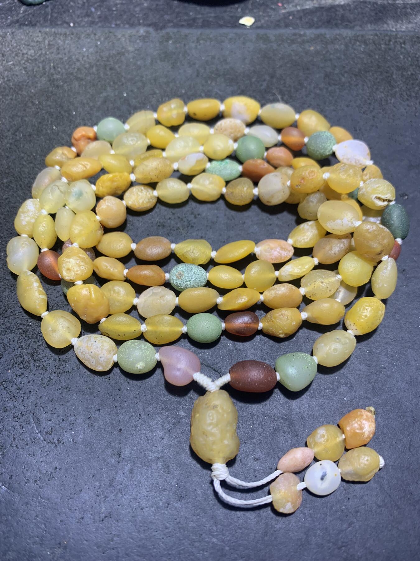 精美天然阿拉善黄色系108彩珠玛瑙项链(手串)一条，