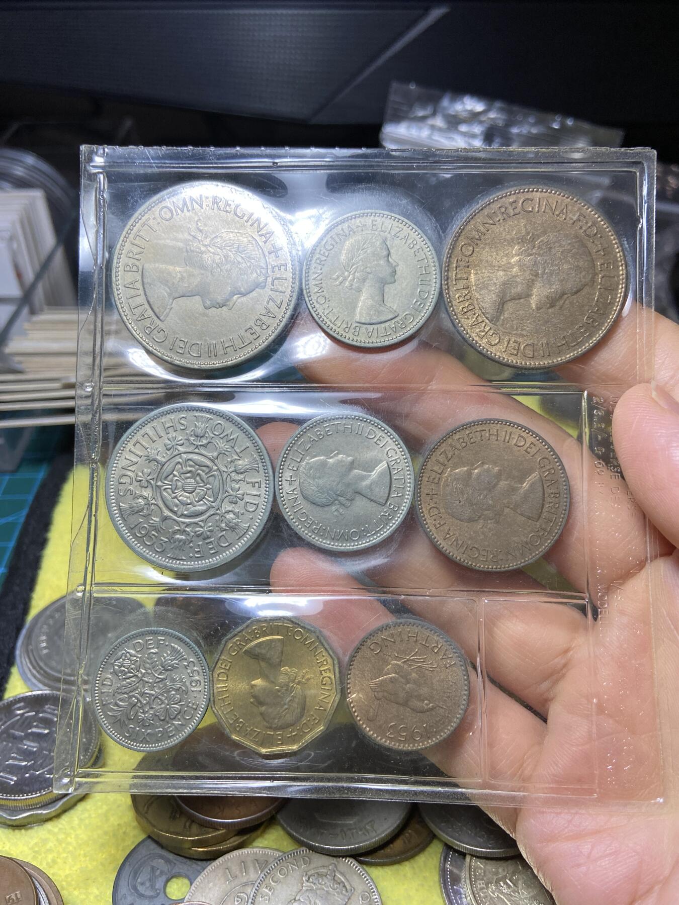 2025年第一百零五场(总第一百三十一场）外国好品散币(免佣金) 原装塑封未流通–英国🇬🇧1953单年份套币9枚:(伊丽莎白二世加冕年，青年桂冠第一版)