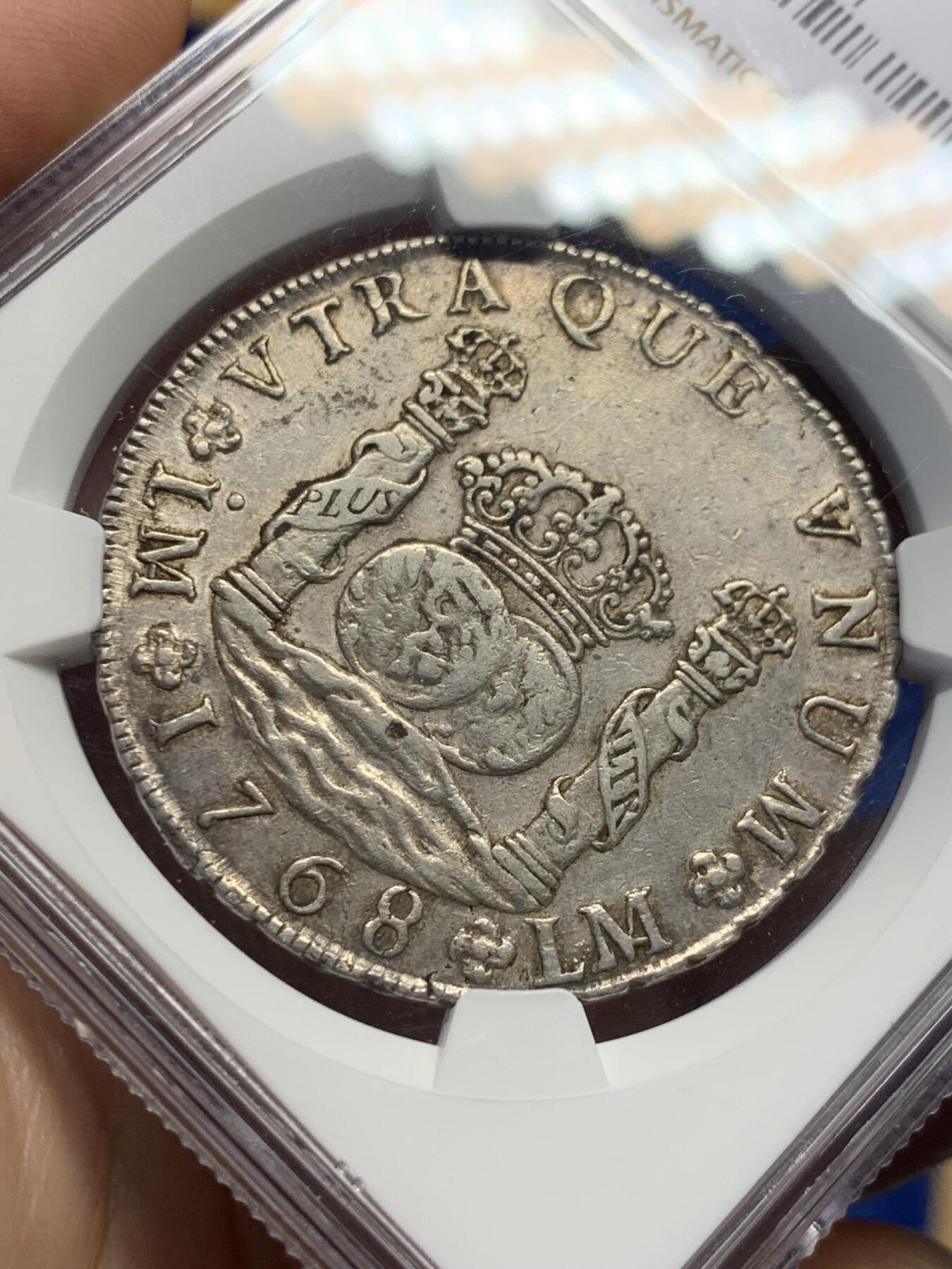 《竞宝斋》第426场 周日，周一  2场连拍 （全场包邮） NGC AU50 西属秘鲁1768年卡洛斯三世地球双柱银币