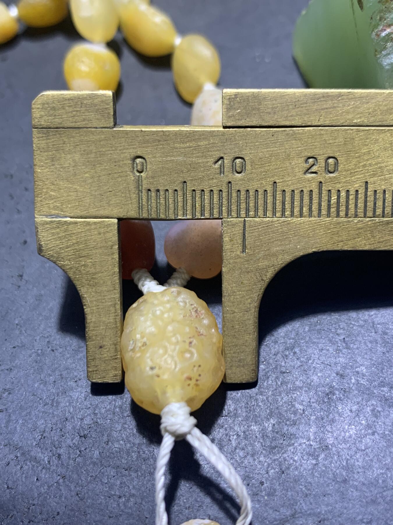 精美天然阿拉善黄色系108彩珠玛瑙项链(手串)一条，