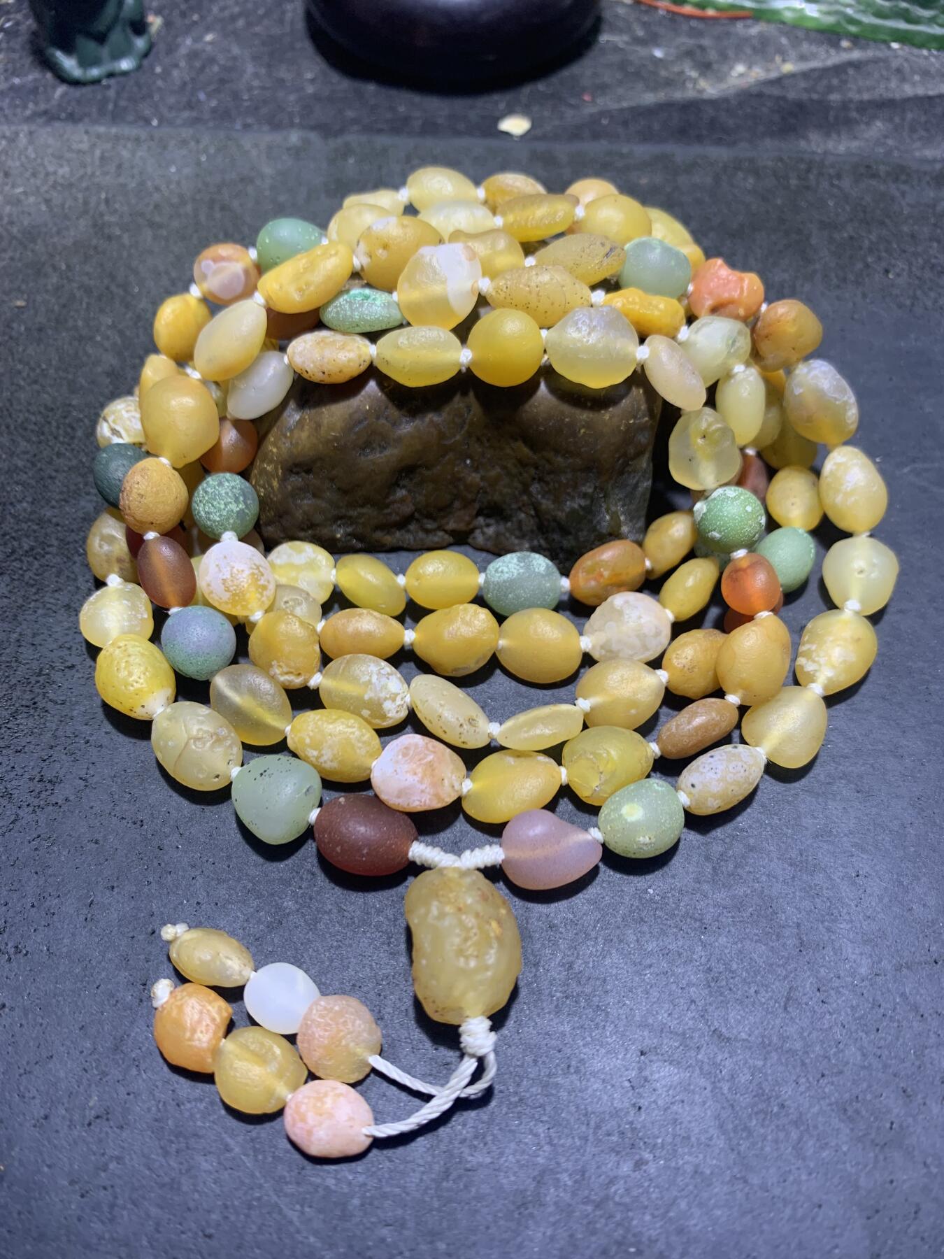 精美天然阿拉善黄色系108彩珠玛瑙项链(手串)一条，