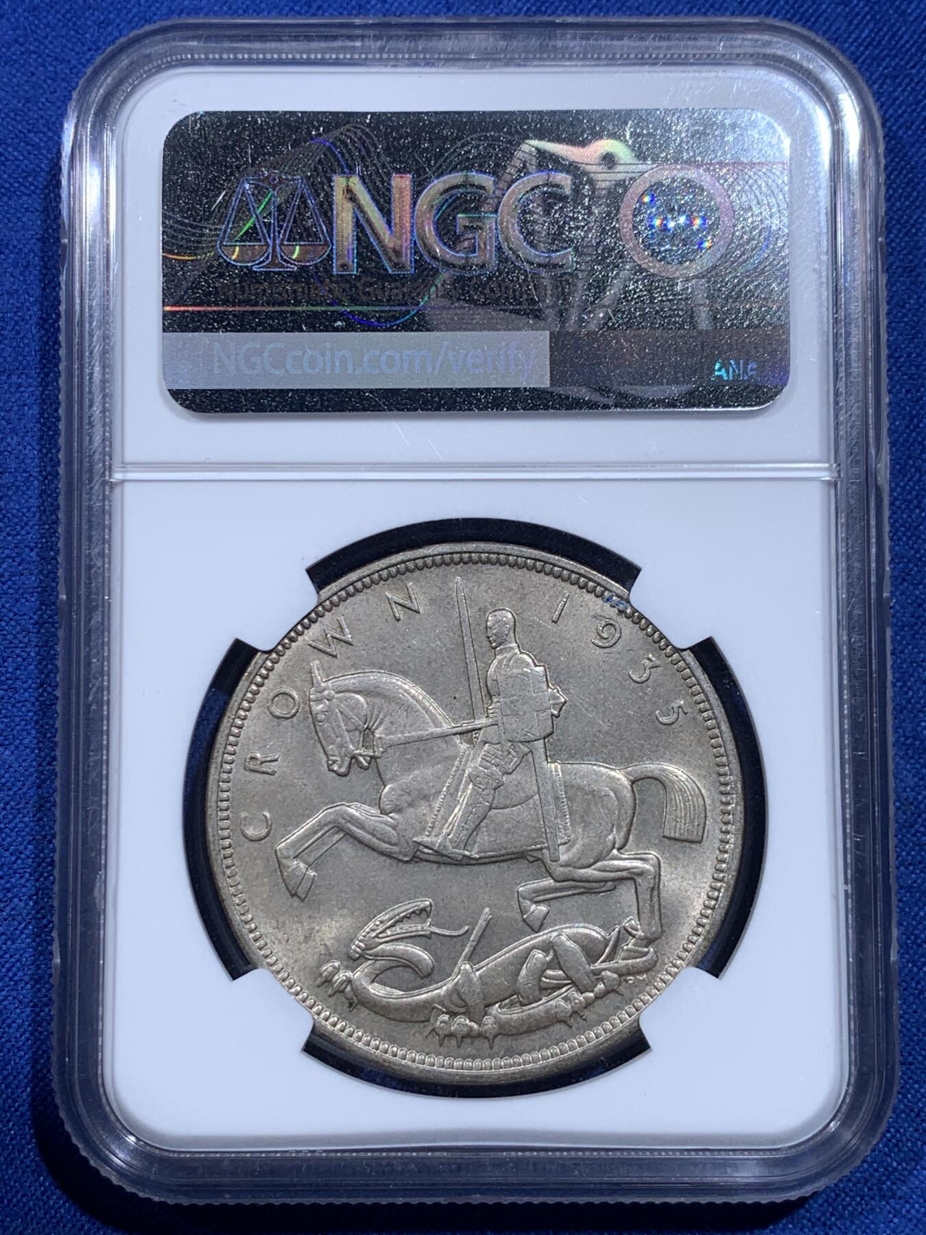 《竞宝斋》第426场 周日，周一  2场连拍 （全场包邮） NGC MS64 英国 1935年 乔治五世木马剑 1克朗 银币