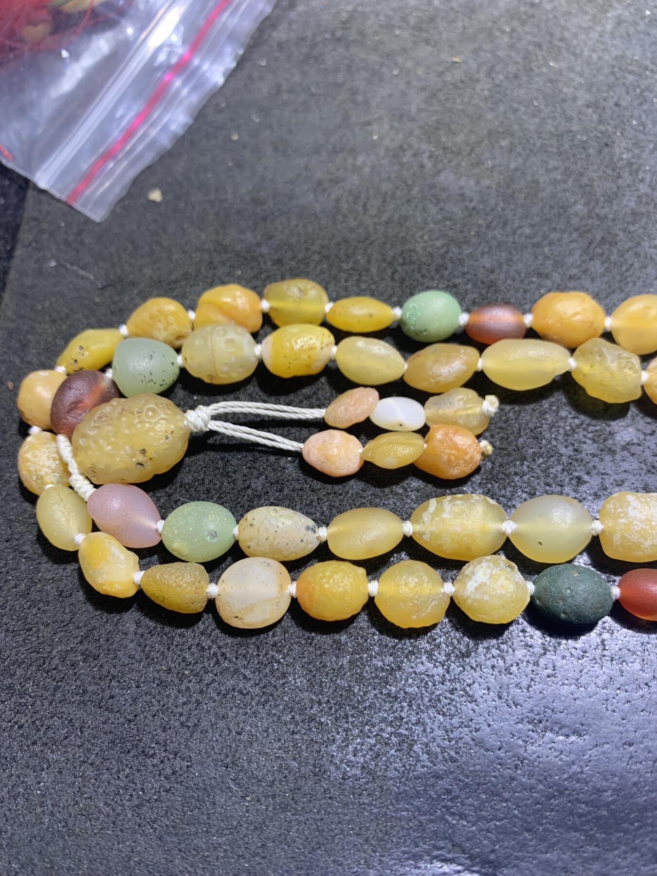 精美天然阿拉善黄色系108彩珠玛瑙项链(手串)一条，