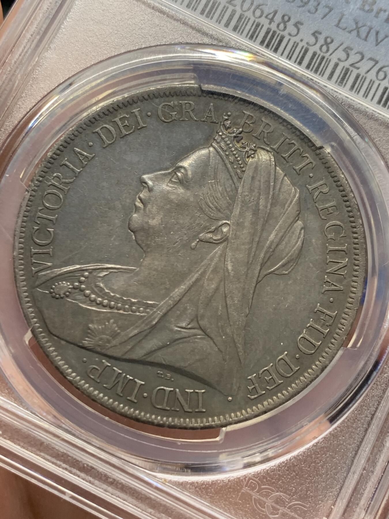 《竞宝斋》第426场 周日，周一  2场连拍 （全场包邮） PCGS AU58 英国1900年维多利亚披纱马剑1克朗 双面深彩包浆 收藏佳品