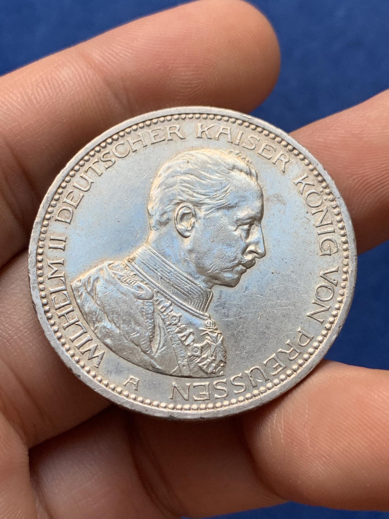 《竞宝斋》第426场 周日，周一  2场连拍 （全场包邮） 德国1914年威廉二世军装5马克 MS级别双面带光 品相不错 细节见图