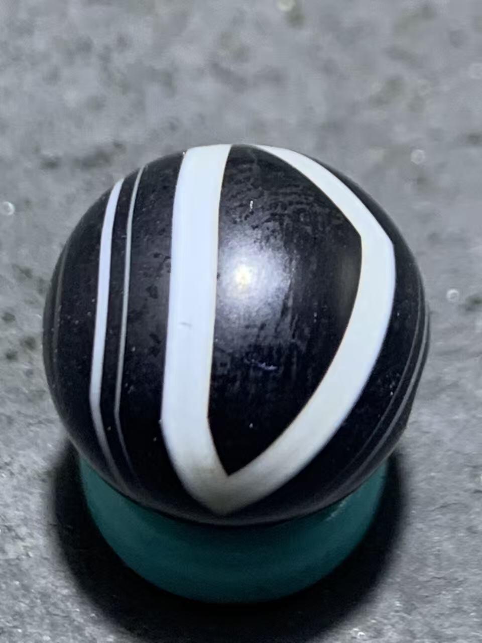 亚光药师玛瑙天眼随形圆珠一颗！