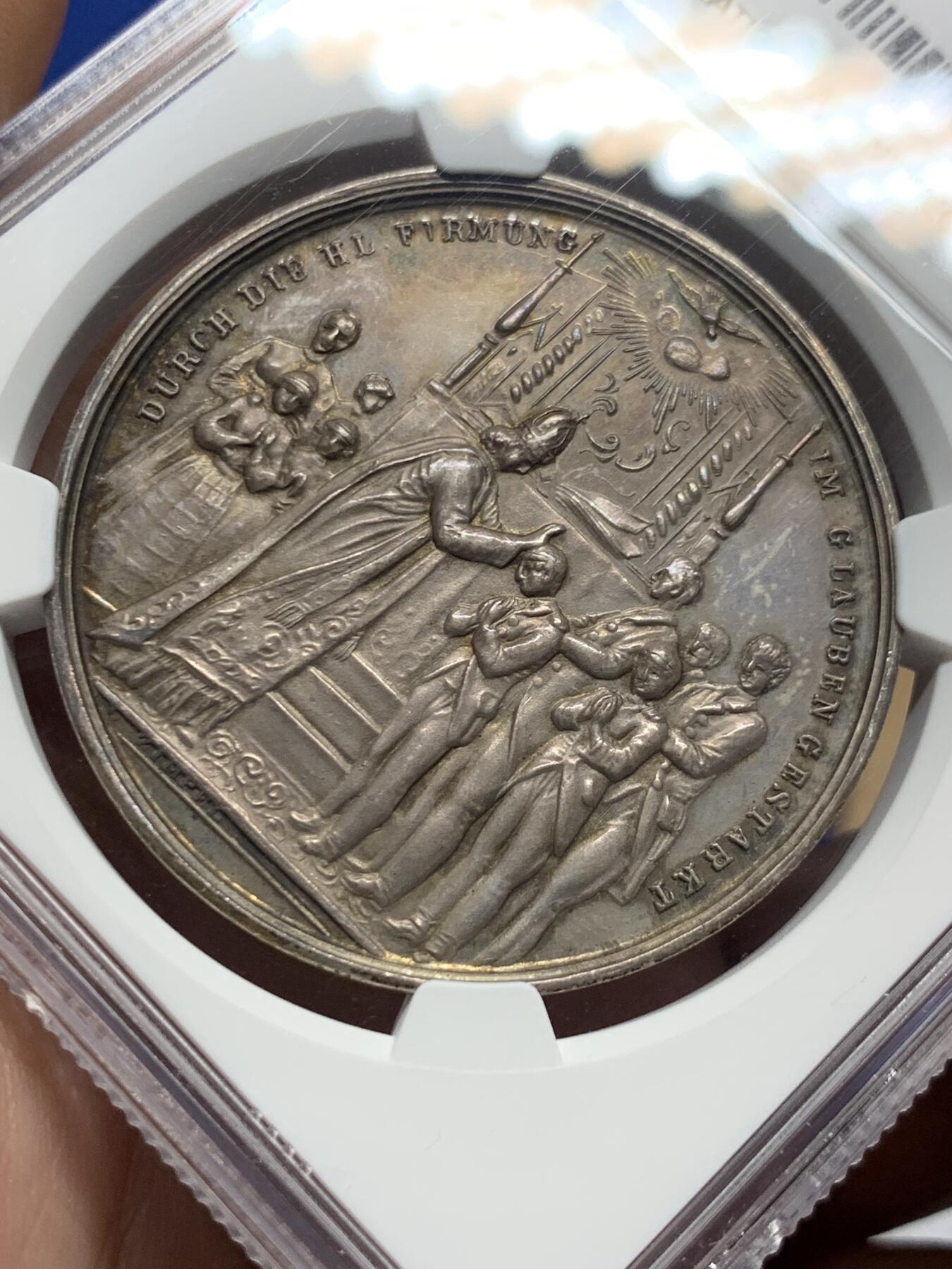 《竞宝斋》第426场 周日，周一  2场连拍 （全场包邮） NGC MS63 高分 奥地利宗教洗礼银章，细节满满。双面人物刻画生动。少见品种，该章由德国19世纪著名奖章雕刻家、铸币师  “J. KÜNZLER” 雕刻。双面细节丰富。